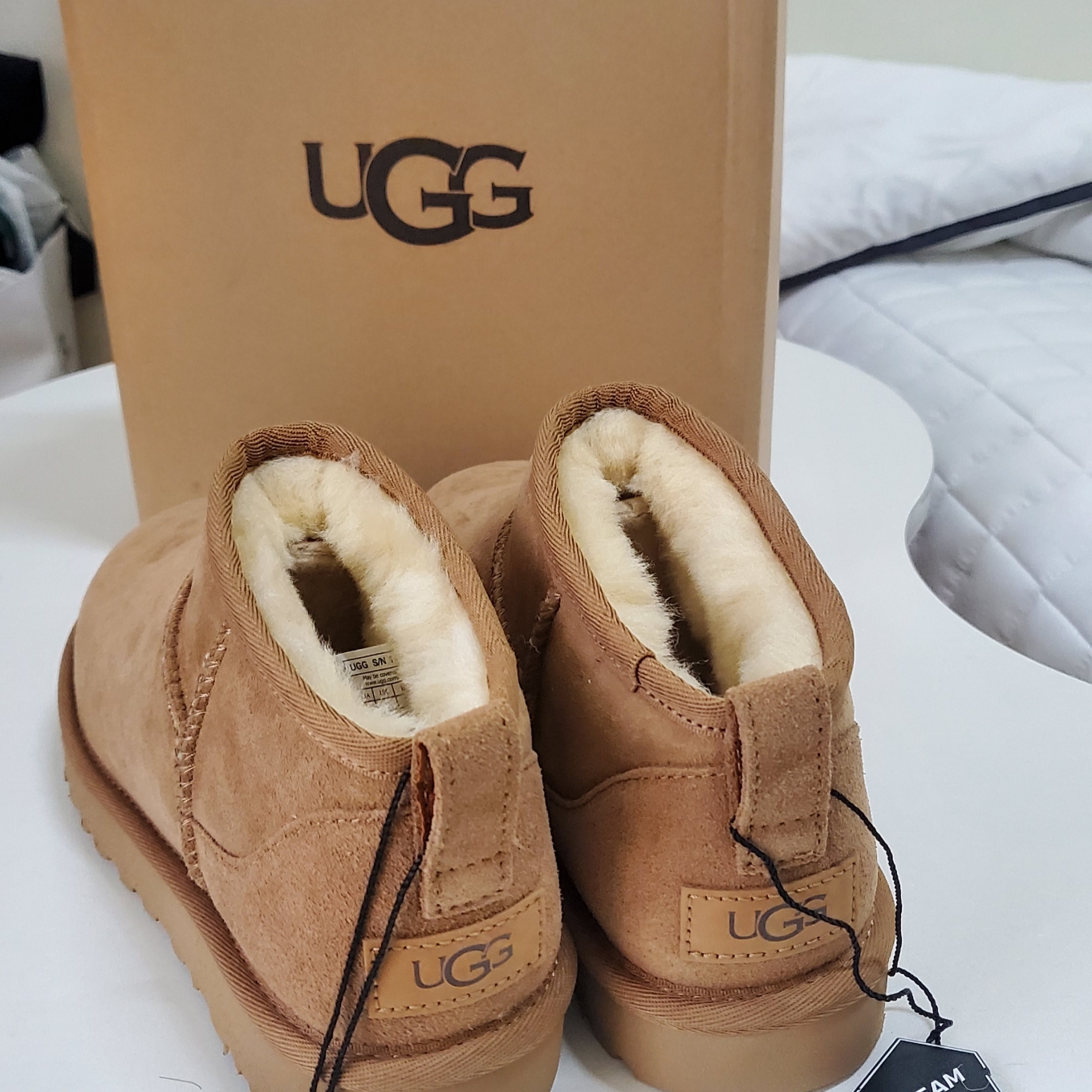 (W) UGG Classic Ultra Mini Boots Chestnut 착용 스타일