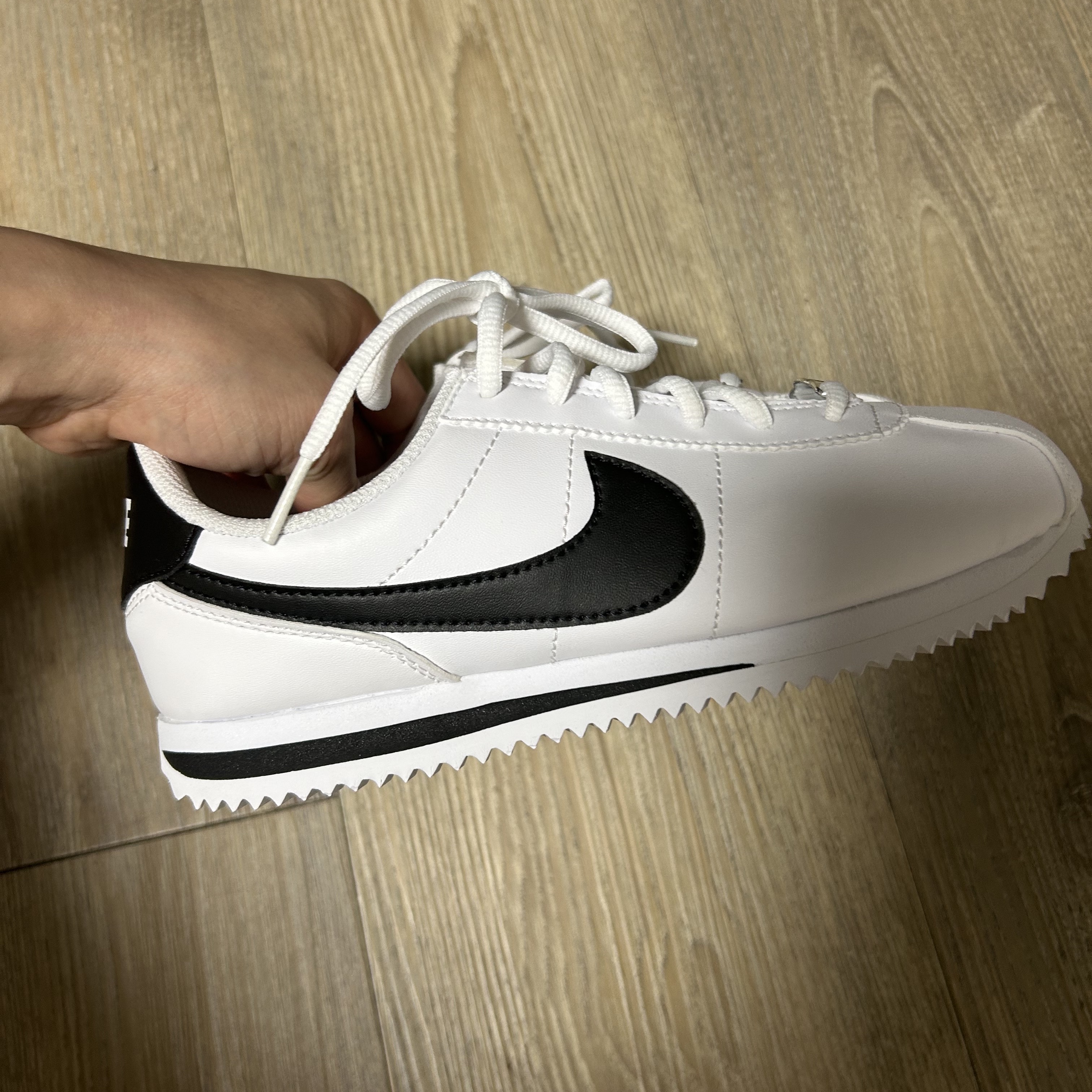 (GS) Nike Cortez Basic SL White Black 착용 스타일 - 2