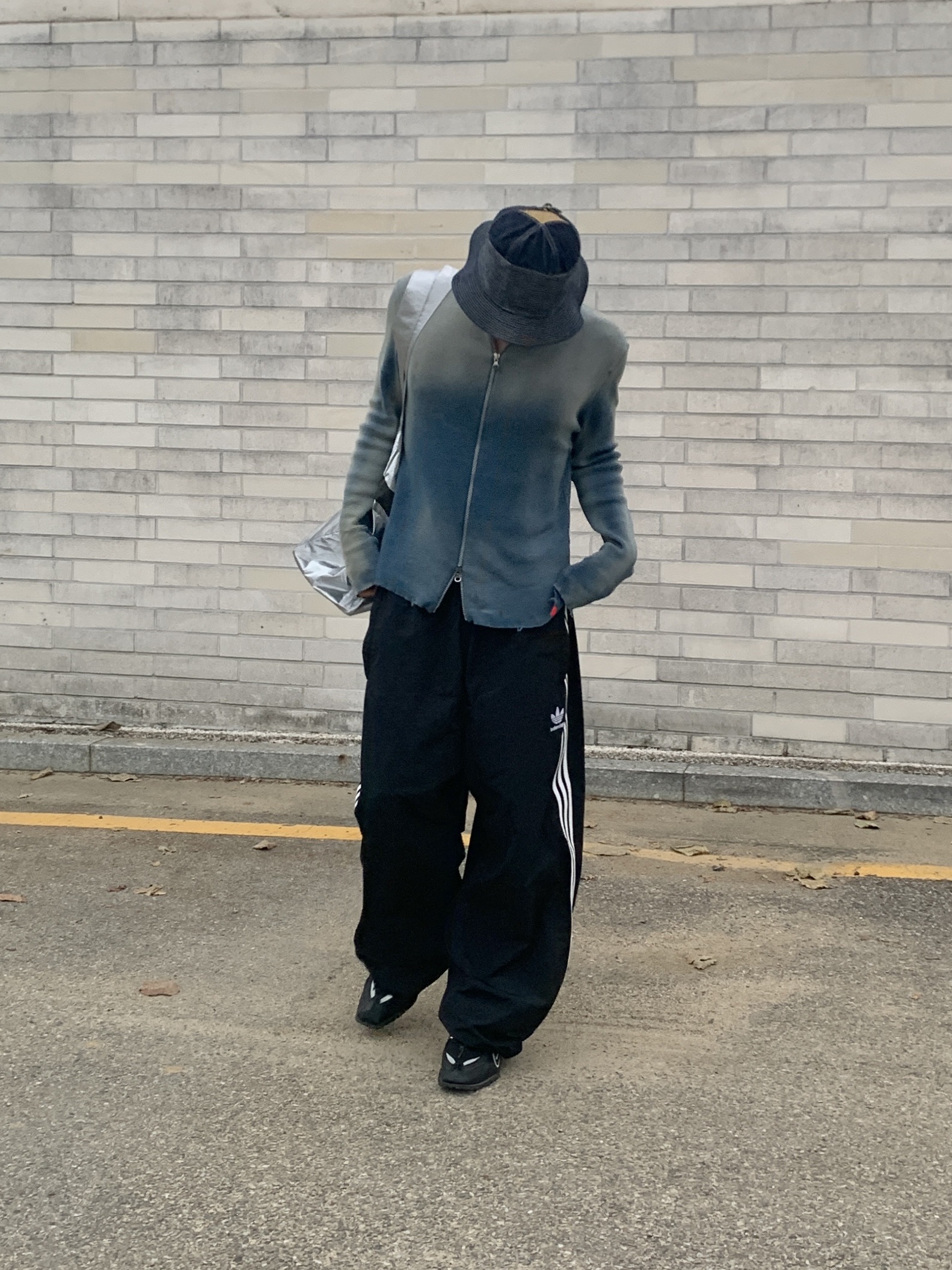Kapital Chino The Old Man And The Sea Hat Crash Remake Navy, Balenciaga x Adidas Tracksuit Trousers Black 착용 스타일 - 5