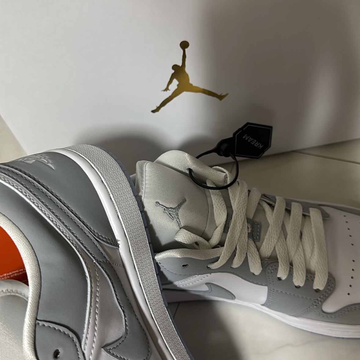 (W) Jordan 1 Low White Wolf Grey 착용 스타일 - 3