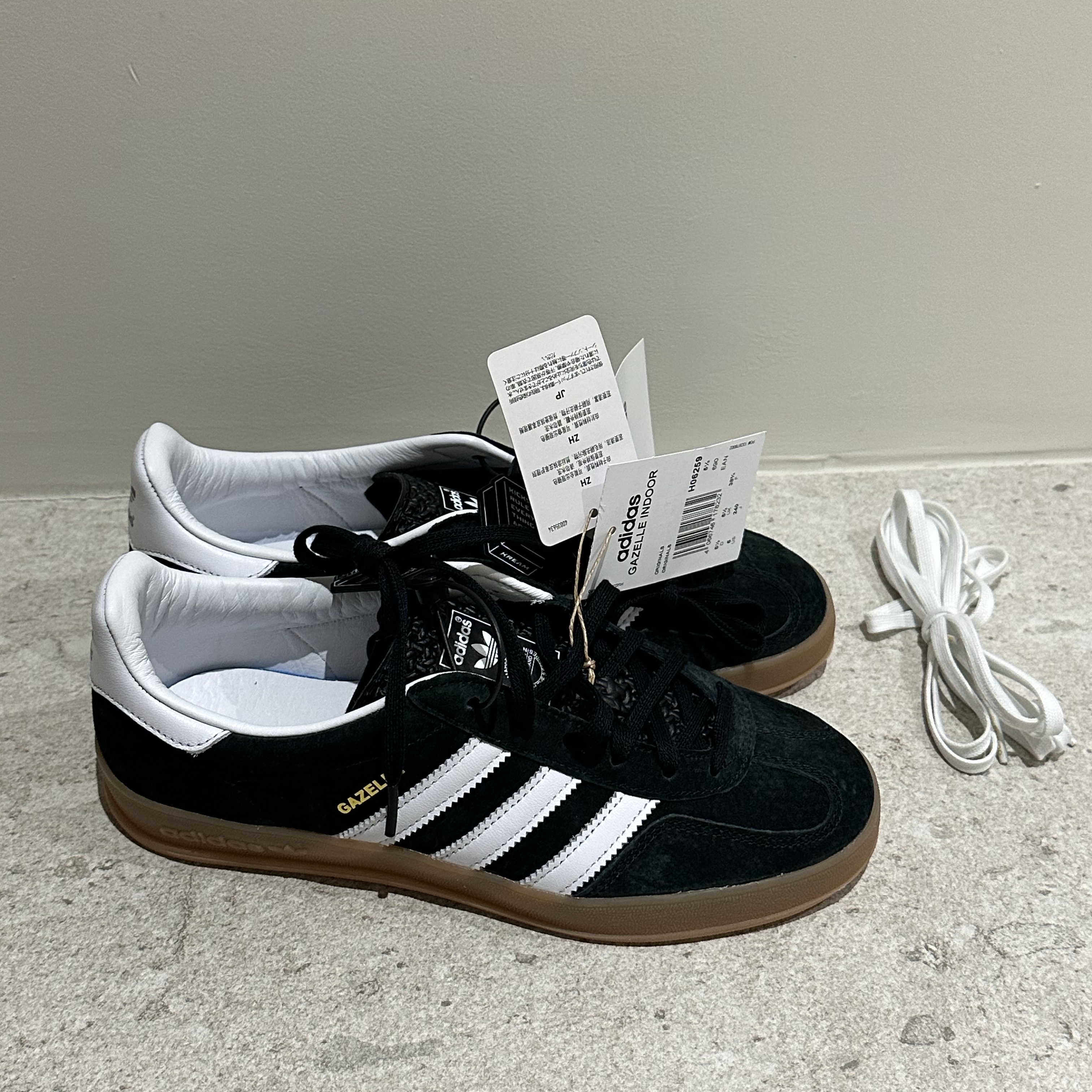Adidas Gazelle Indoor Core Black 착용 스타일 - 2