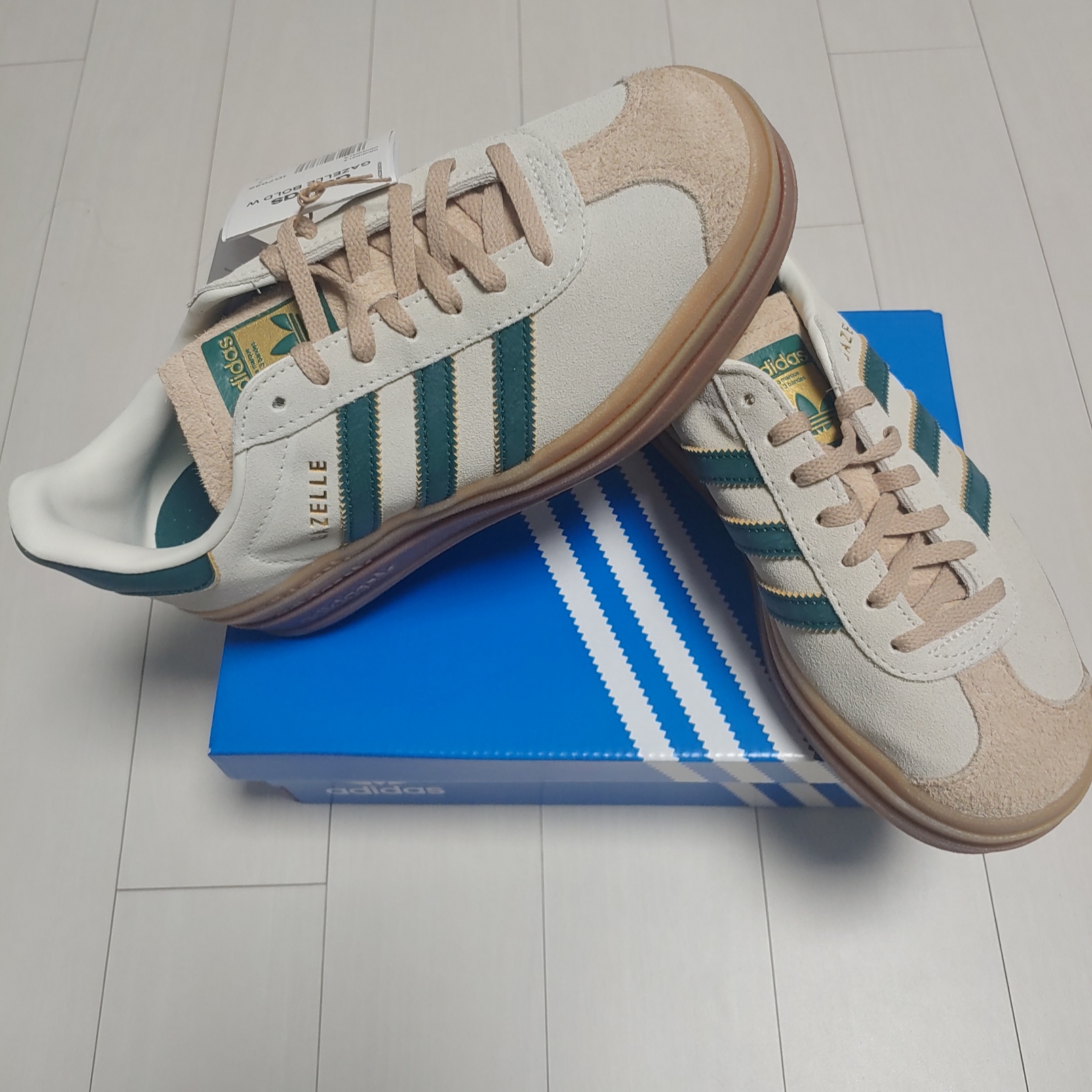 (W) Adidas Gazelle Bold Cream White Collegiate Green 착용 스타일 - 2