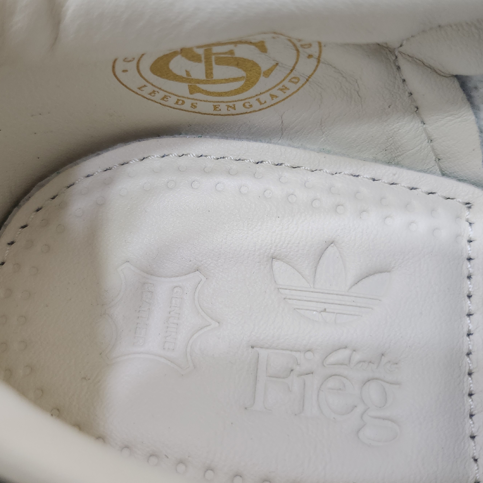 Adidas x Clarks x Ronnie Fieg 8th Street Samba Chalk White Green 착용 스타일 - 4