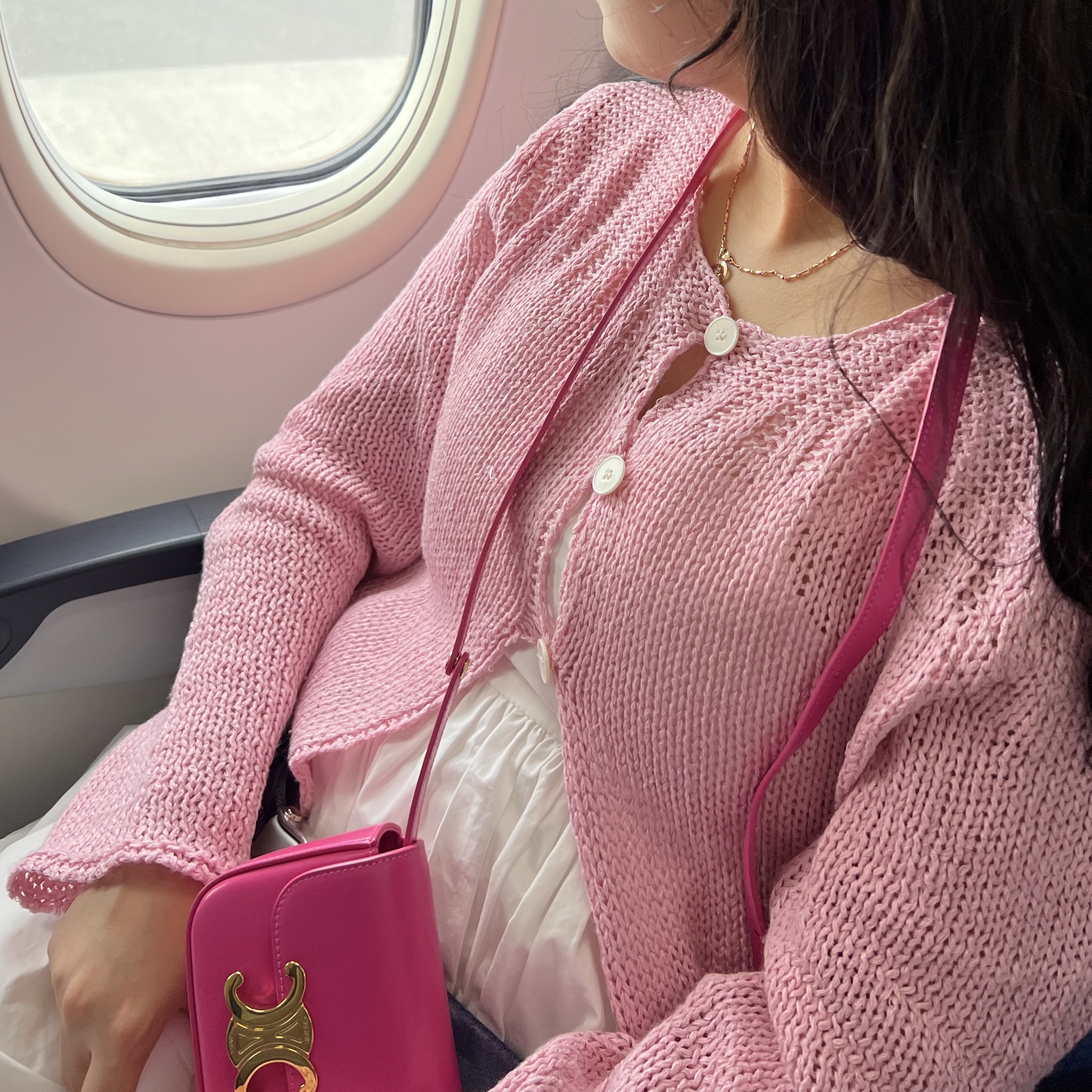 Celine Mini Triomphe Bag in Shiny Calfskin Bright Pink 착용 스타일 - 2