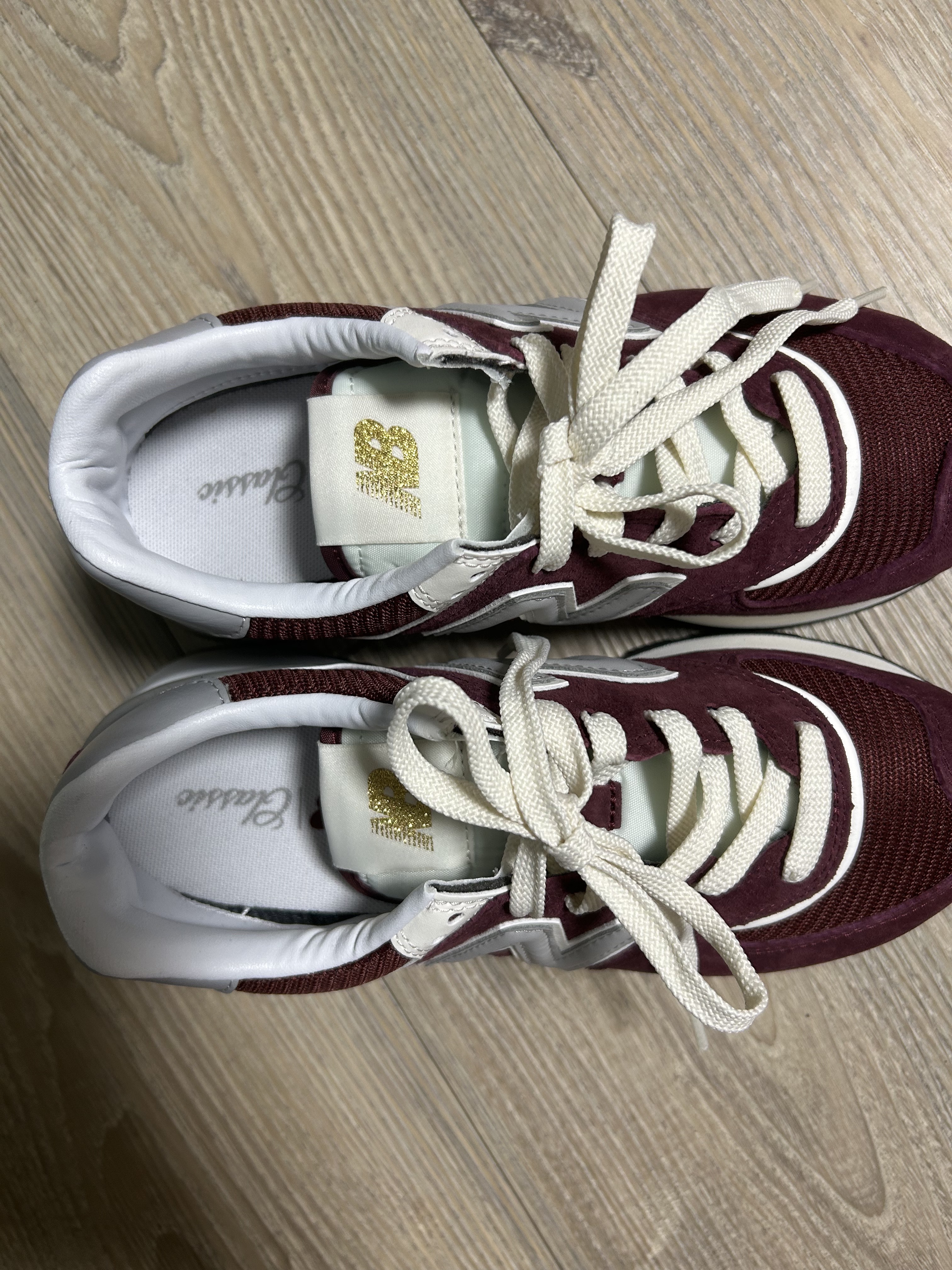 New Balance 574 Legacy Burgundy 착용 스타일 - 2