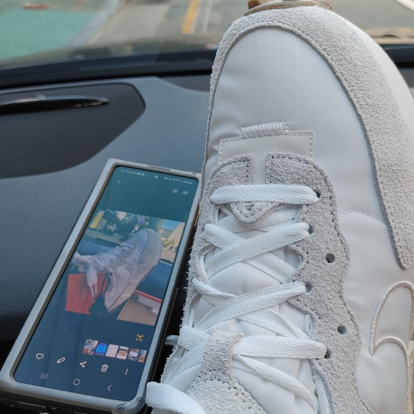 (W) Nike Fontanka Waffle White 착용 스타일
