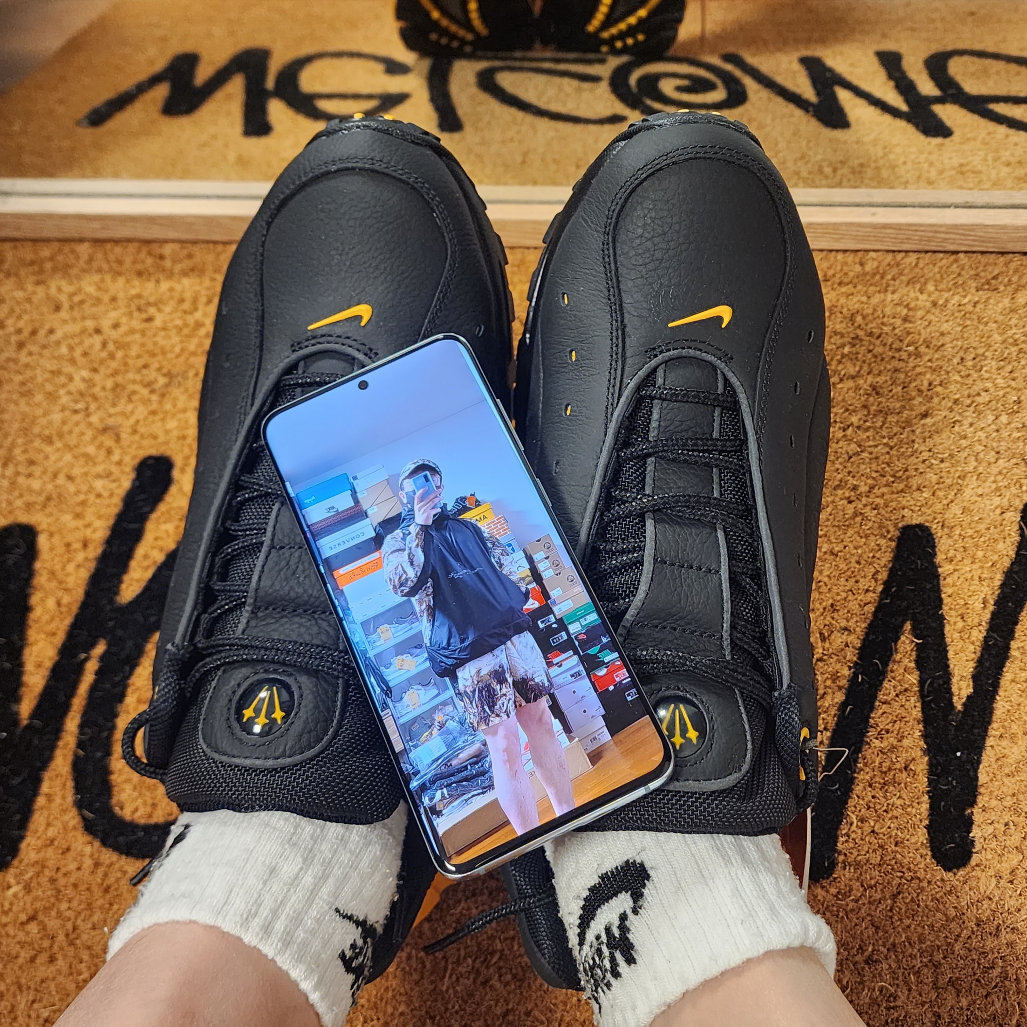 Nike x Drake Nocta Hot Step Air Terra Black and Yellow, Nike x Drake Nocta NRG Running Shorts Camo (FJ3011-010) 착용 스타일