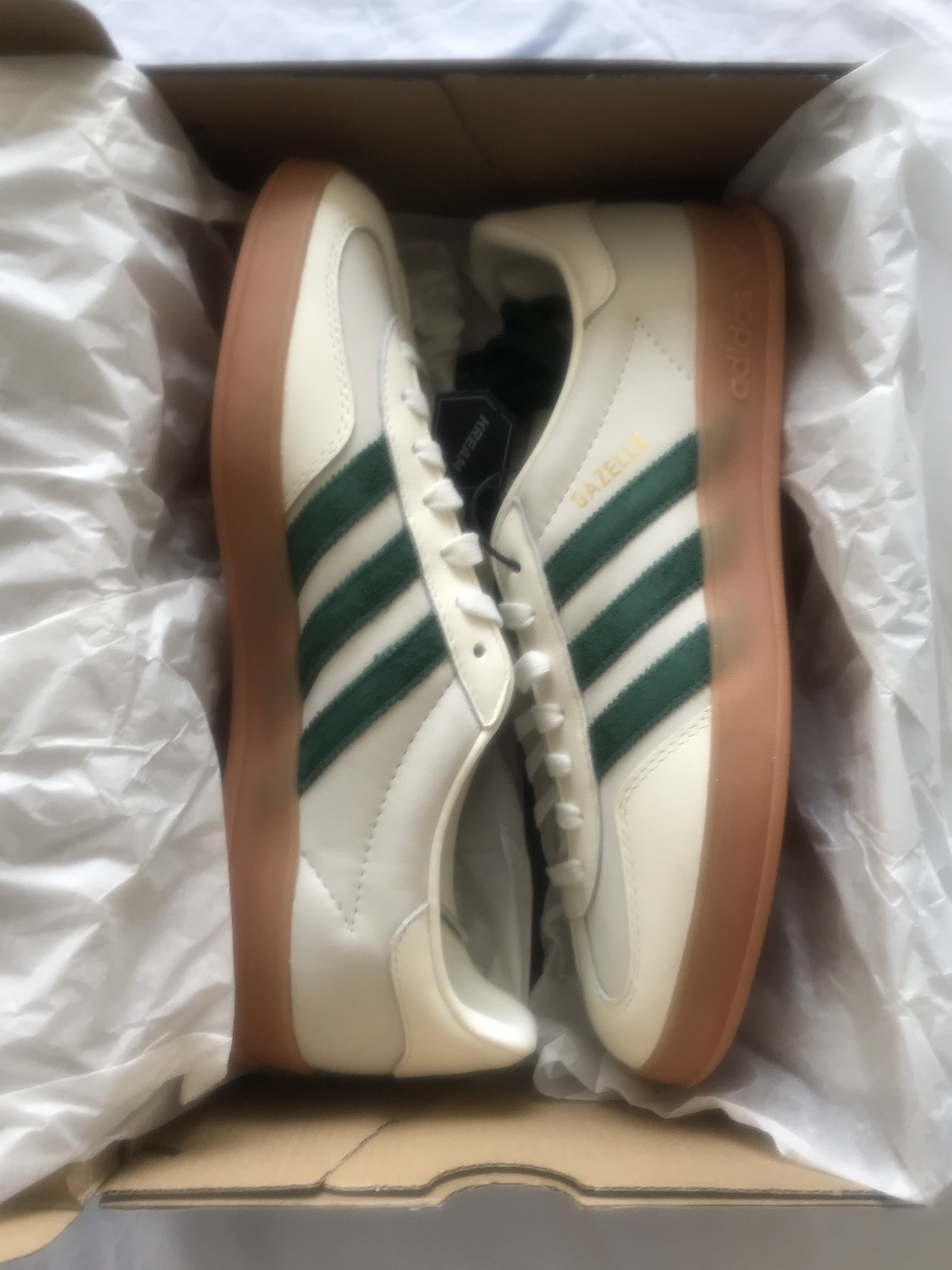 Adidas x Emmi Gazelle Indoor Off White Dark Green 착용 스타일