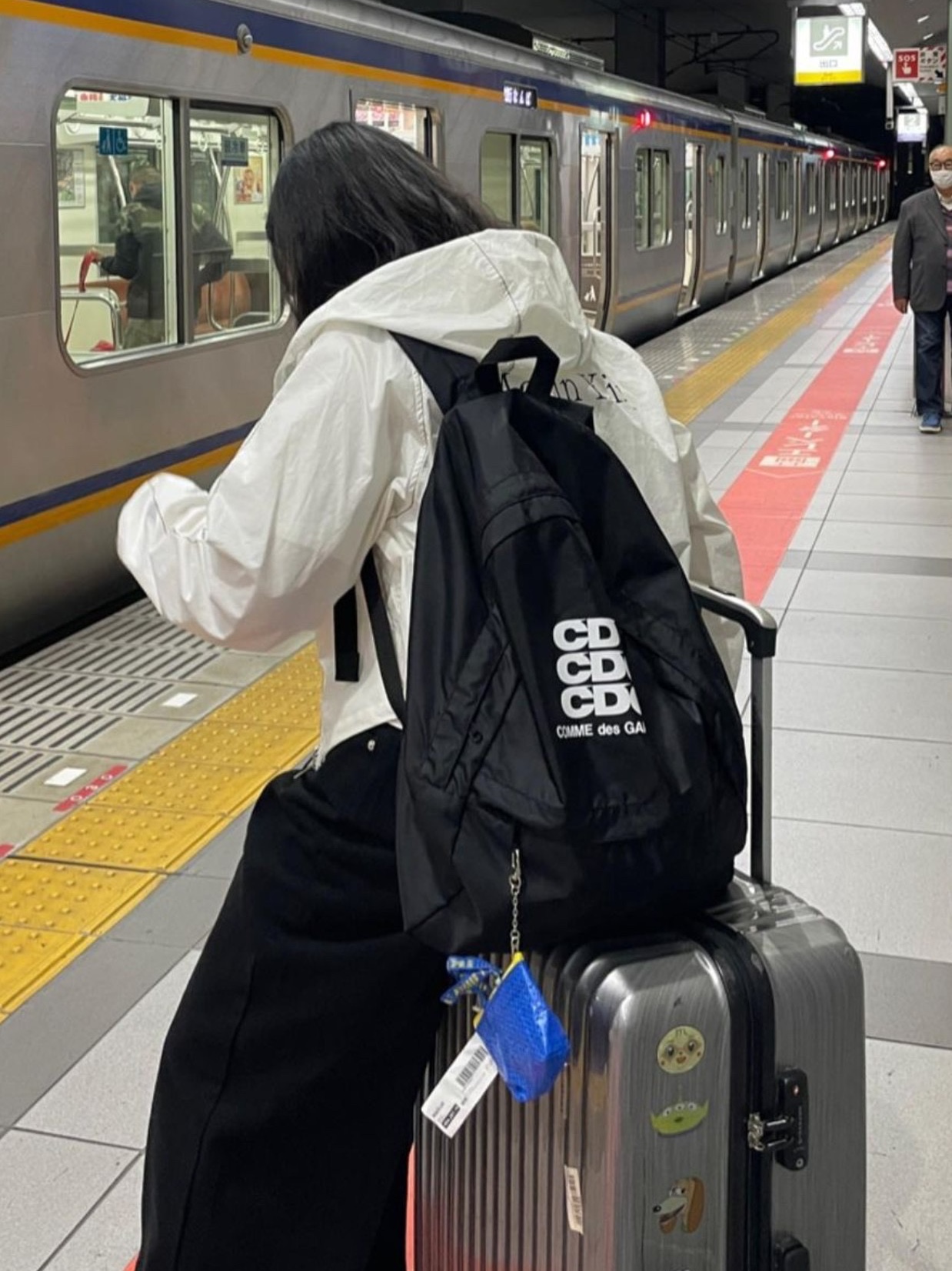 CDG Backpack Black 착용 스타일 - 4