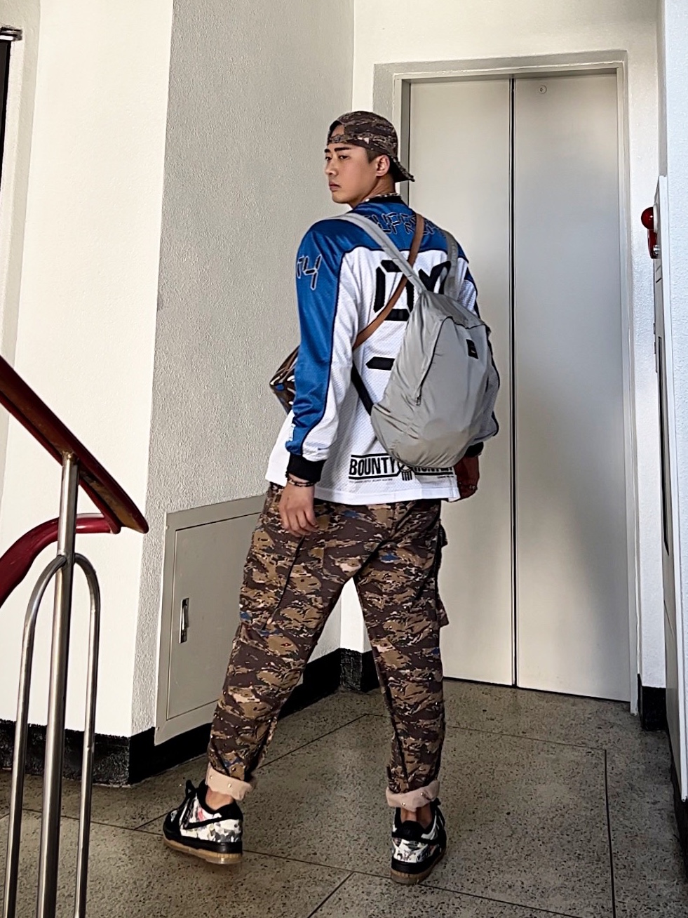 Supreme x Undercover Studded 6-Panel Brown Camo - 23SS, Supreme x Undercover Studded Cargo Pant Brown - 23SS 착용 스타일 - 1