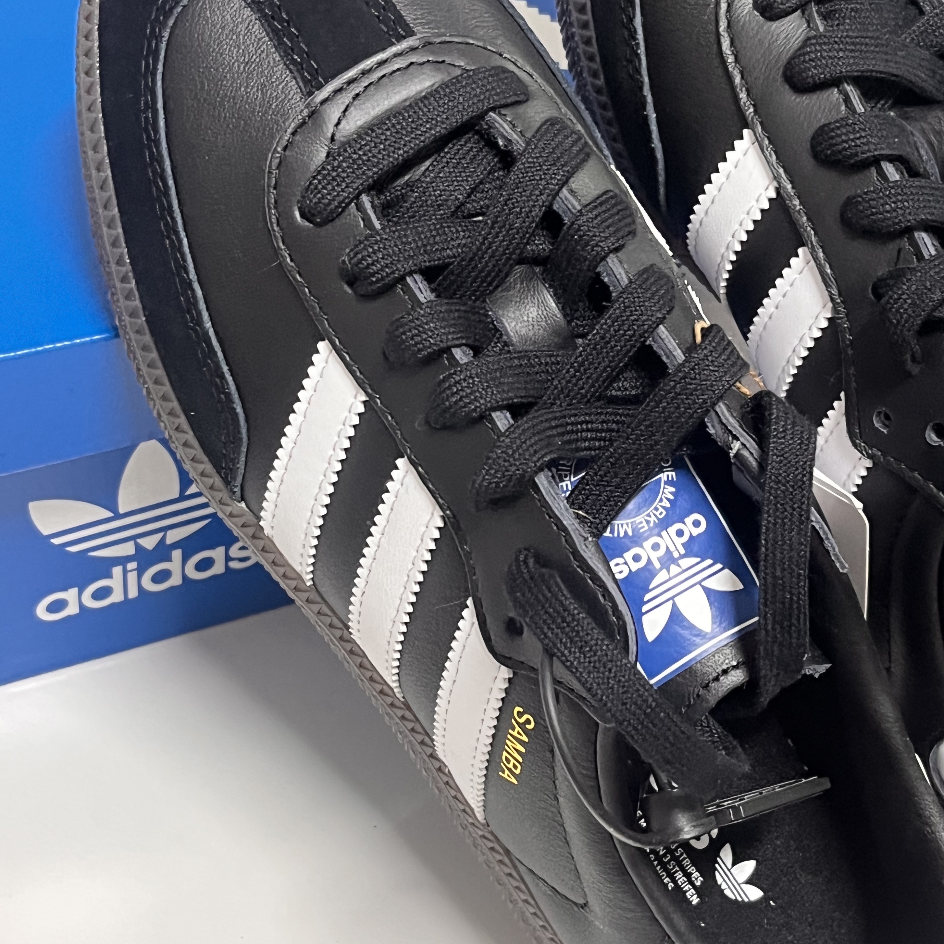 Adidas Samba OG Black White Gum 착용 스타일