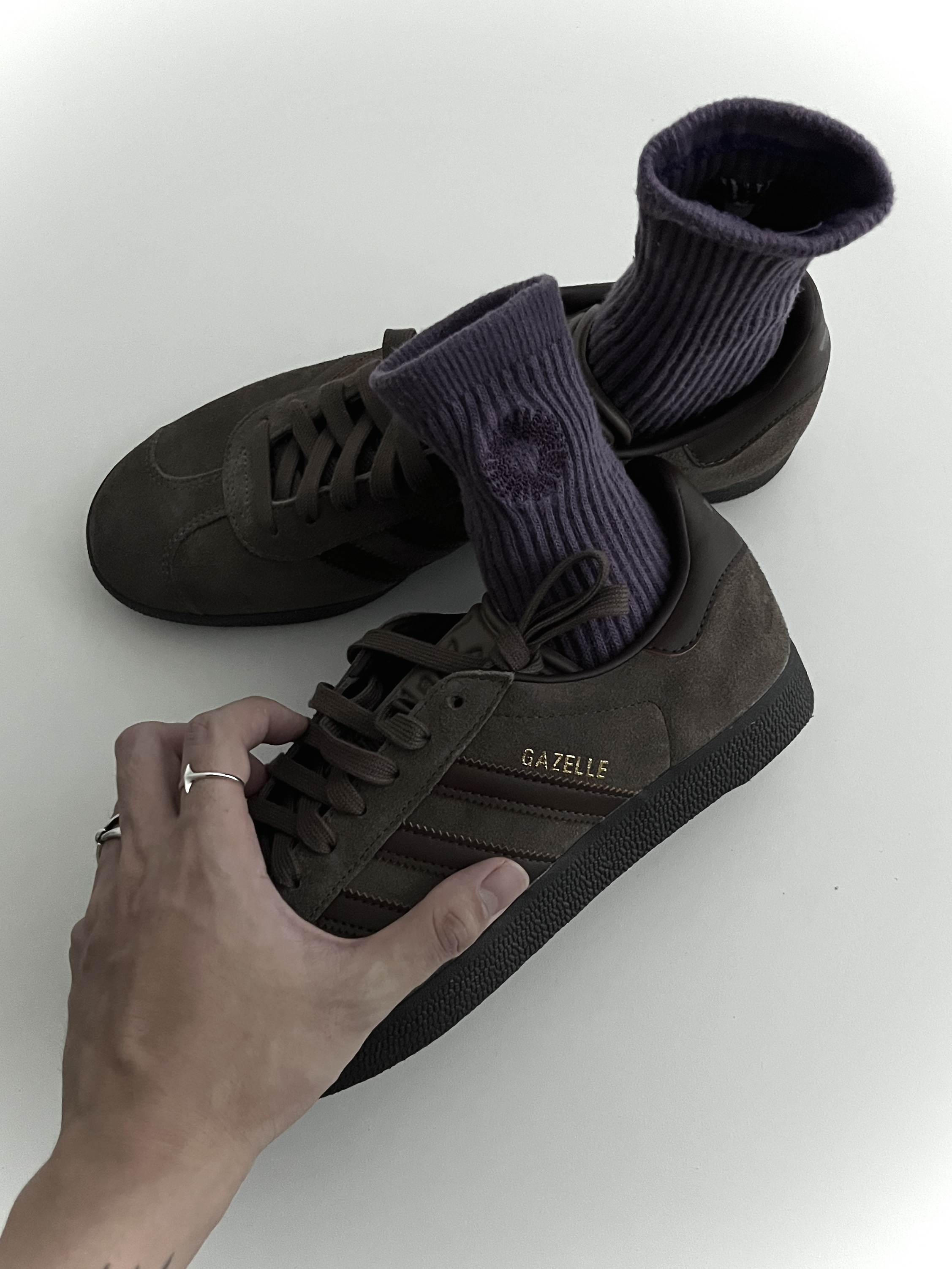 Adidas Gazelle Earth Strata Brown Gum 착용 스타일