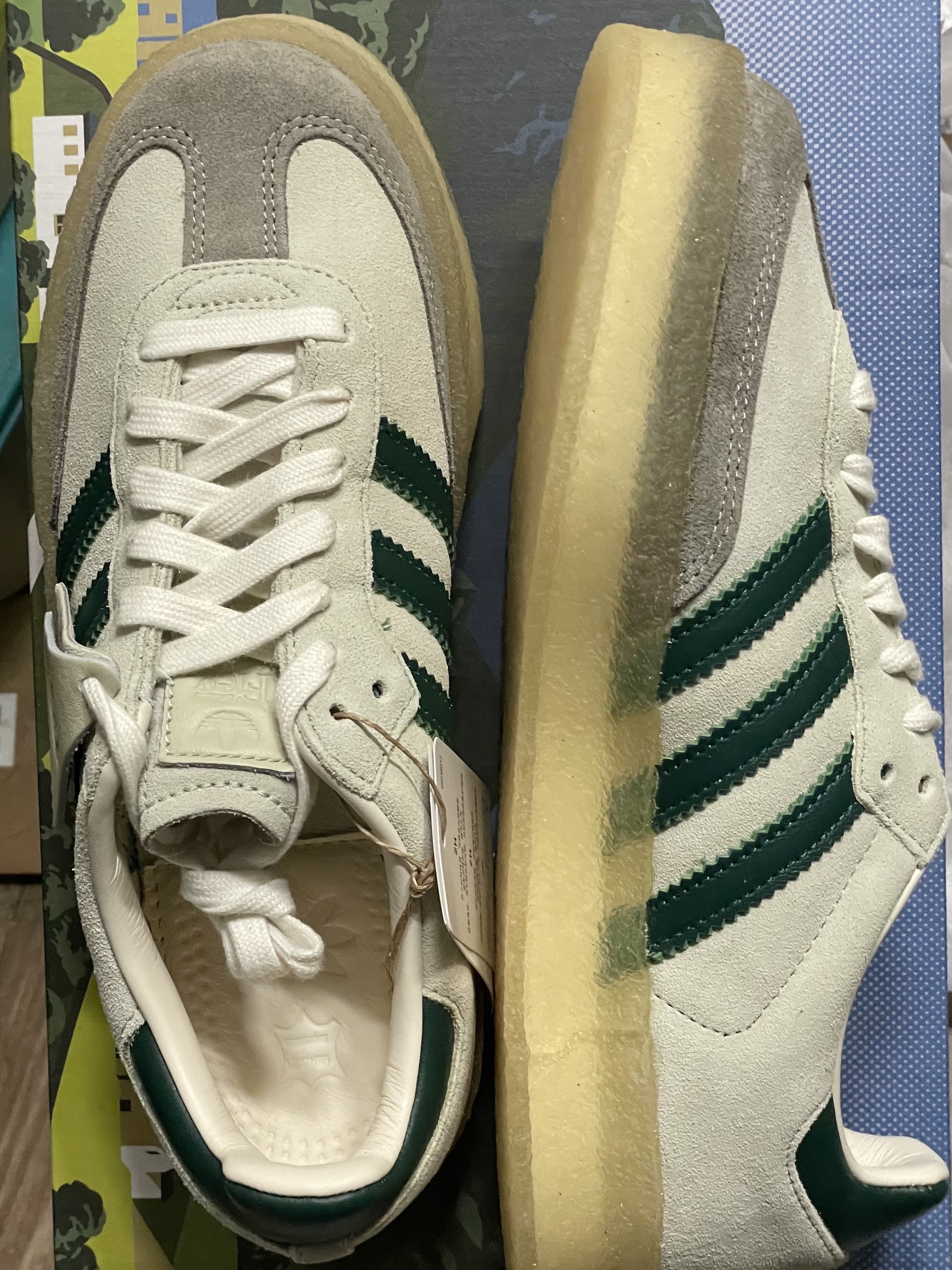 Adidas x Clarks x Ronnie Fieg 8th Street Samba Chalk White Green 착용 스타일 - 5