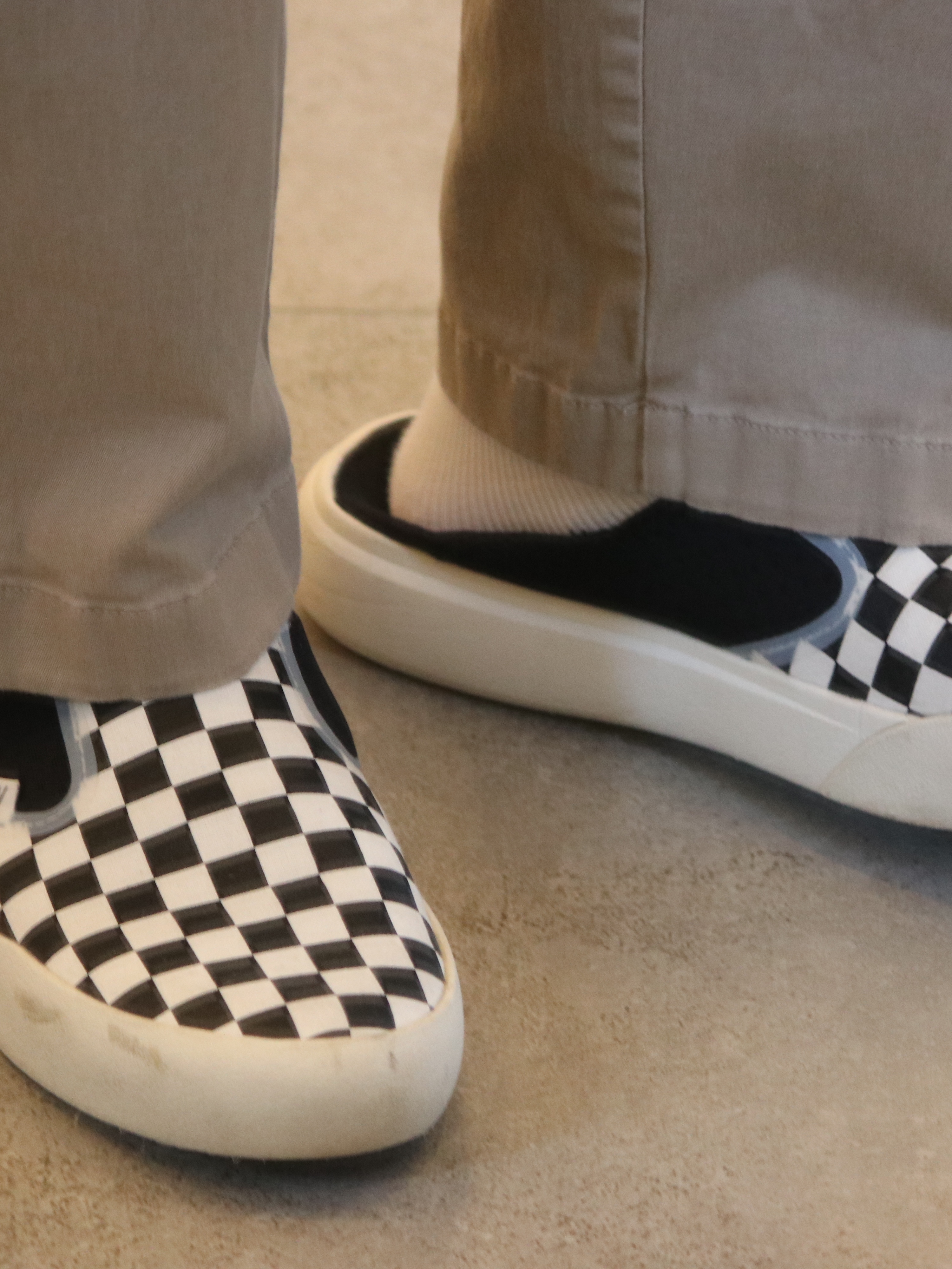 Vans Checkerboard Comfycush One Black 착용 스타일 - 3
