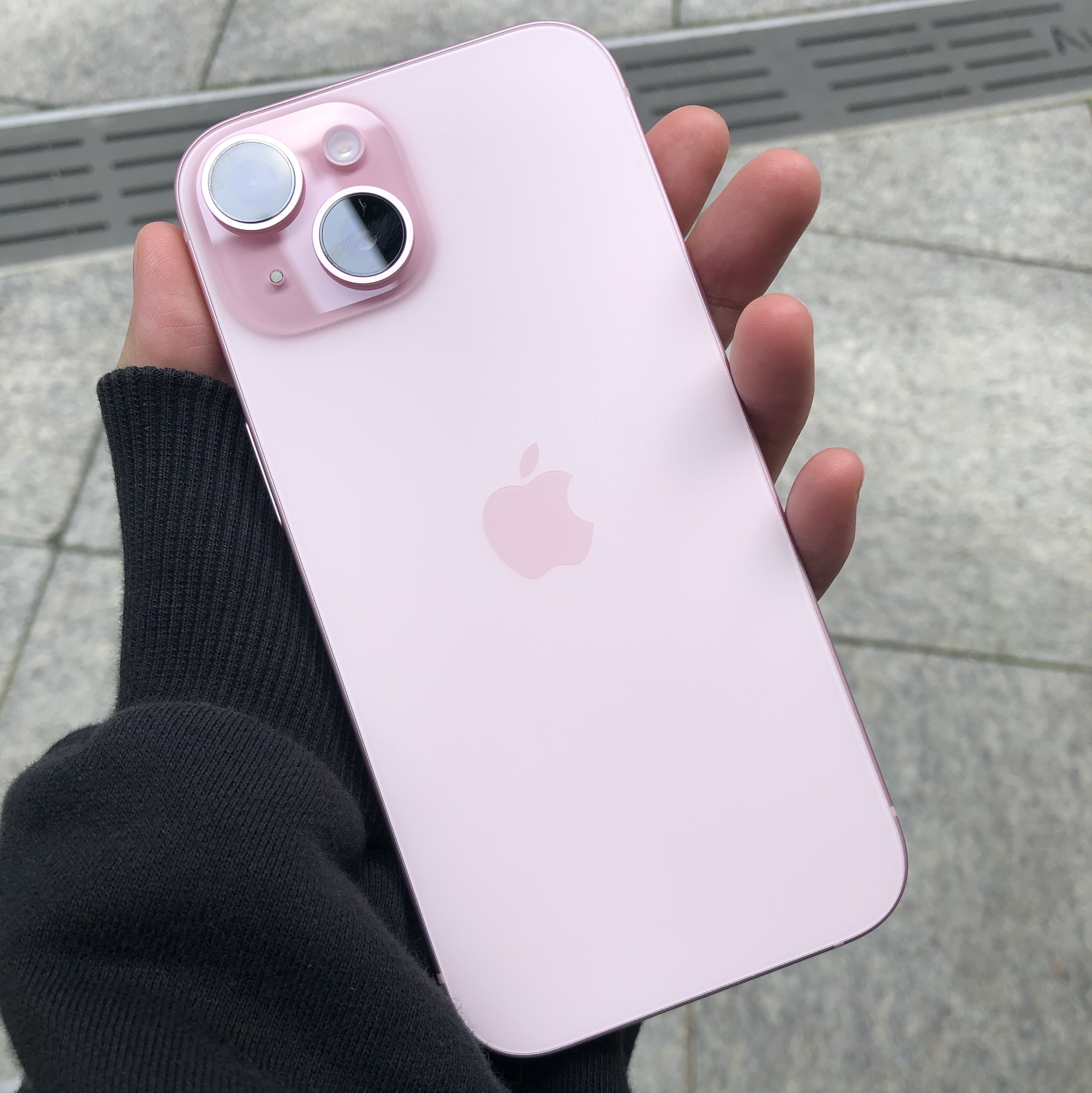 Apple iPhone 15 256GB Pink (Korean Ver.) 착용 스타일