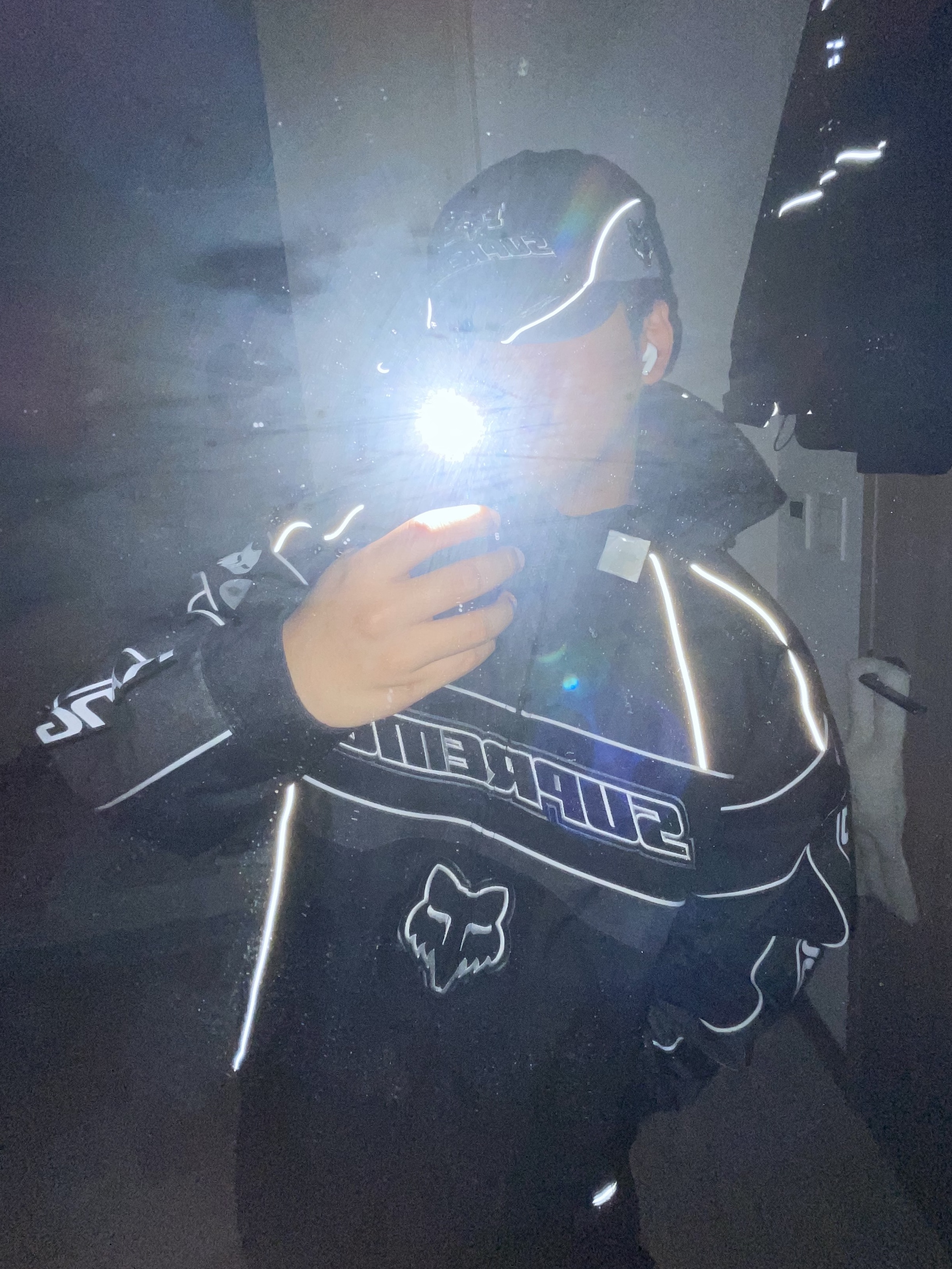 Supreme Fox Racing 6-Panel Black - 23FW, Supreme x Fox Racing Jacket Black - 23FW 착용 스타일 - 1
