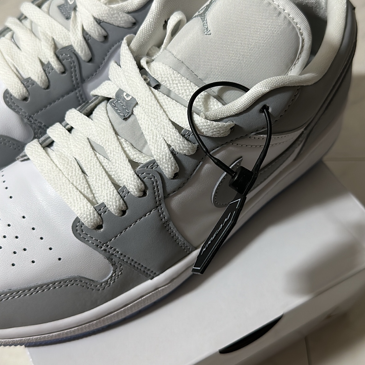 (W) Jordan 1 Low White Wolf Grey 착용 스타일 - 1