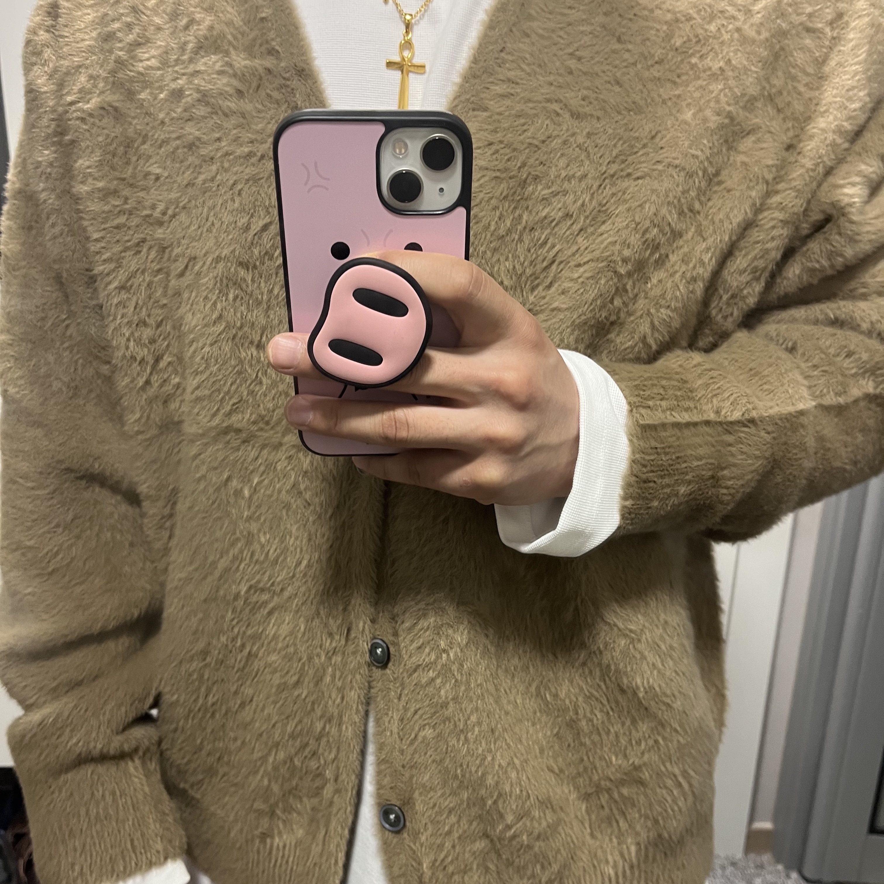 Stussy Shaggy Cardigan Taupe 착용 스타일