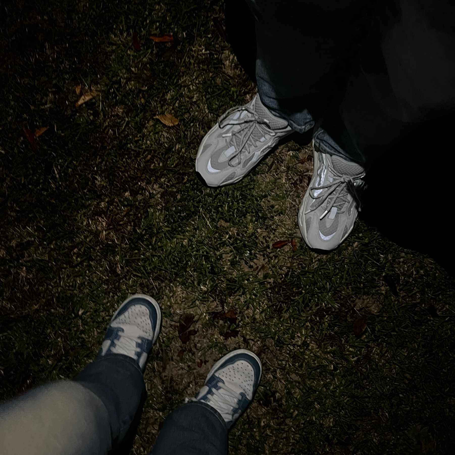 Adidas Yeezy Boost 700 V2 Static 2022, Nike Dunk Low Retro SE Industrial Blue 착용 스타일 - 1