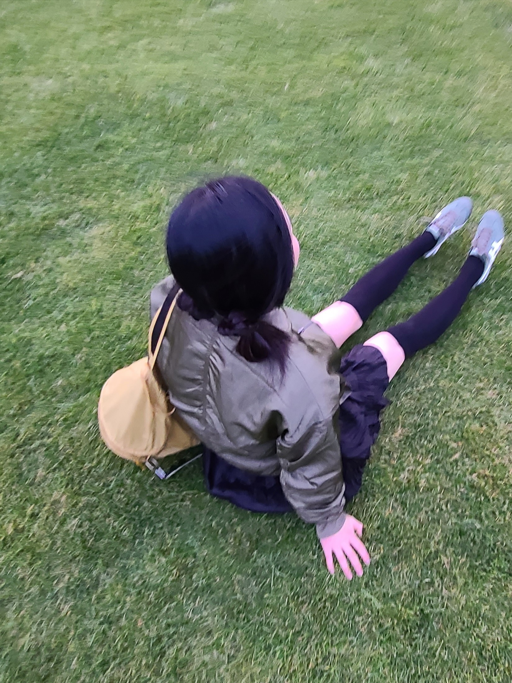 (W) Nike NSW Reversible Varsity Bomber Jacket Olive - Asia, Onitsuka Tiger Mexico 66 Mantle Green 착용 스타일 - 2