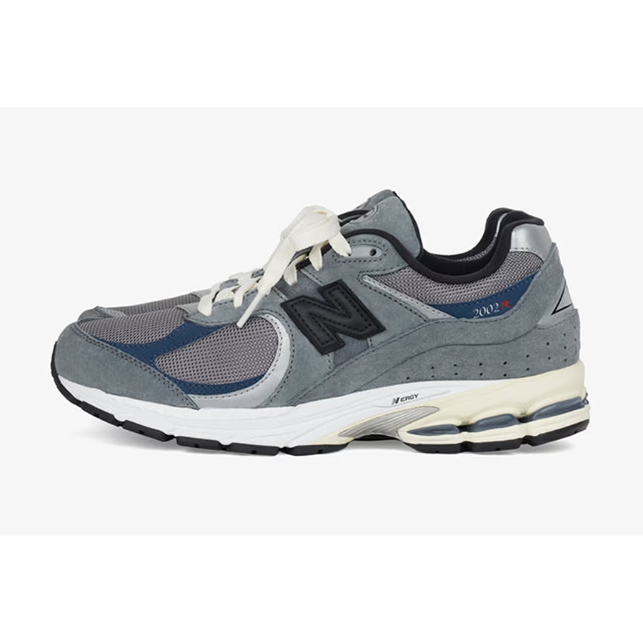 New Balance x JJJJound 2002R Storm Blue 착용 스타일 - 4