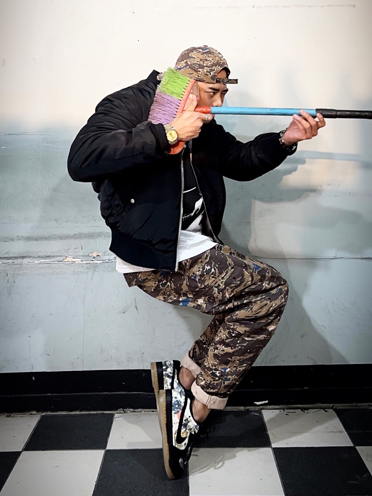 Supreme x Undercover Studded 6-Panel Brown Camo - 23SS, Supreme x Undercover Studded Cargo Pant Brown - 23SS 착용 스타일 - 1