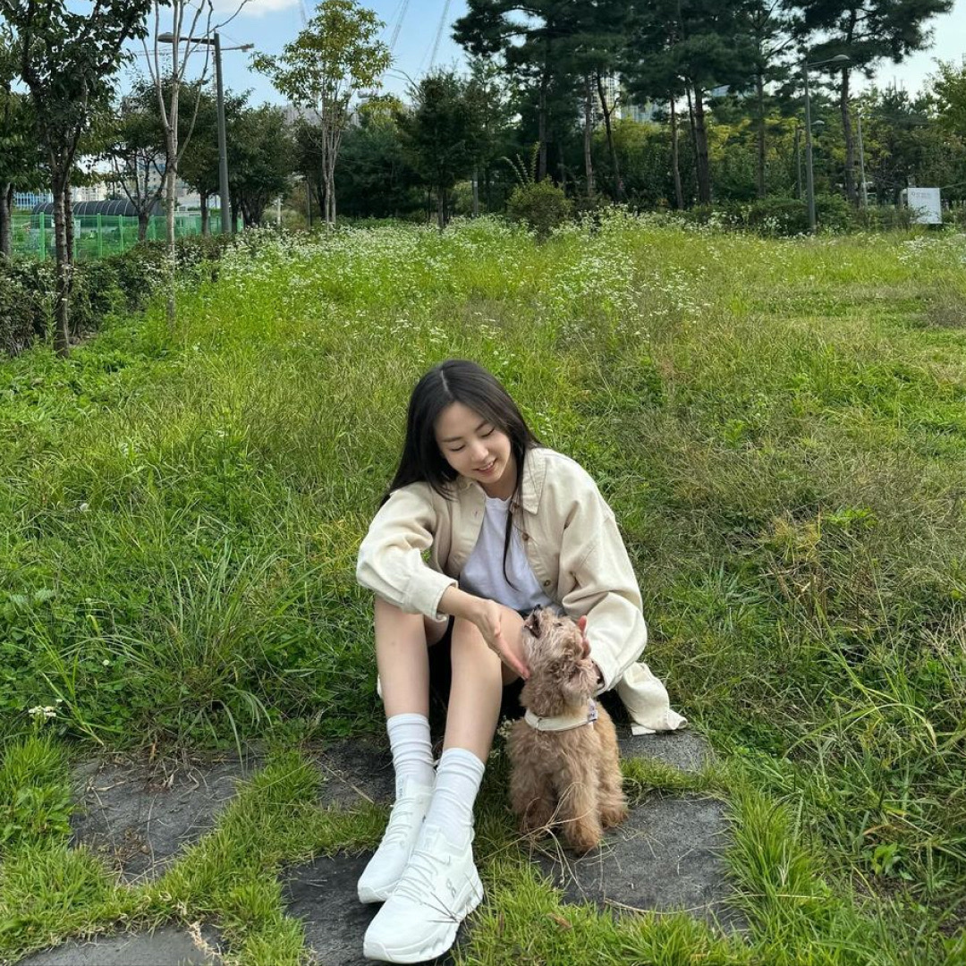 (W) Loewe x On Running Cloudtilt All White 착용 스타일 - 3