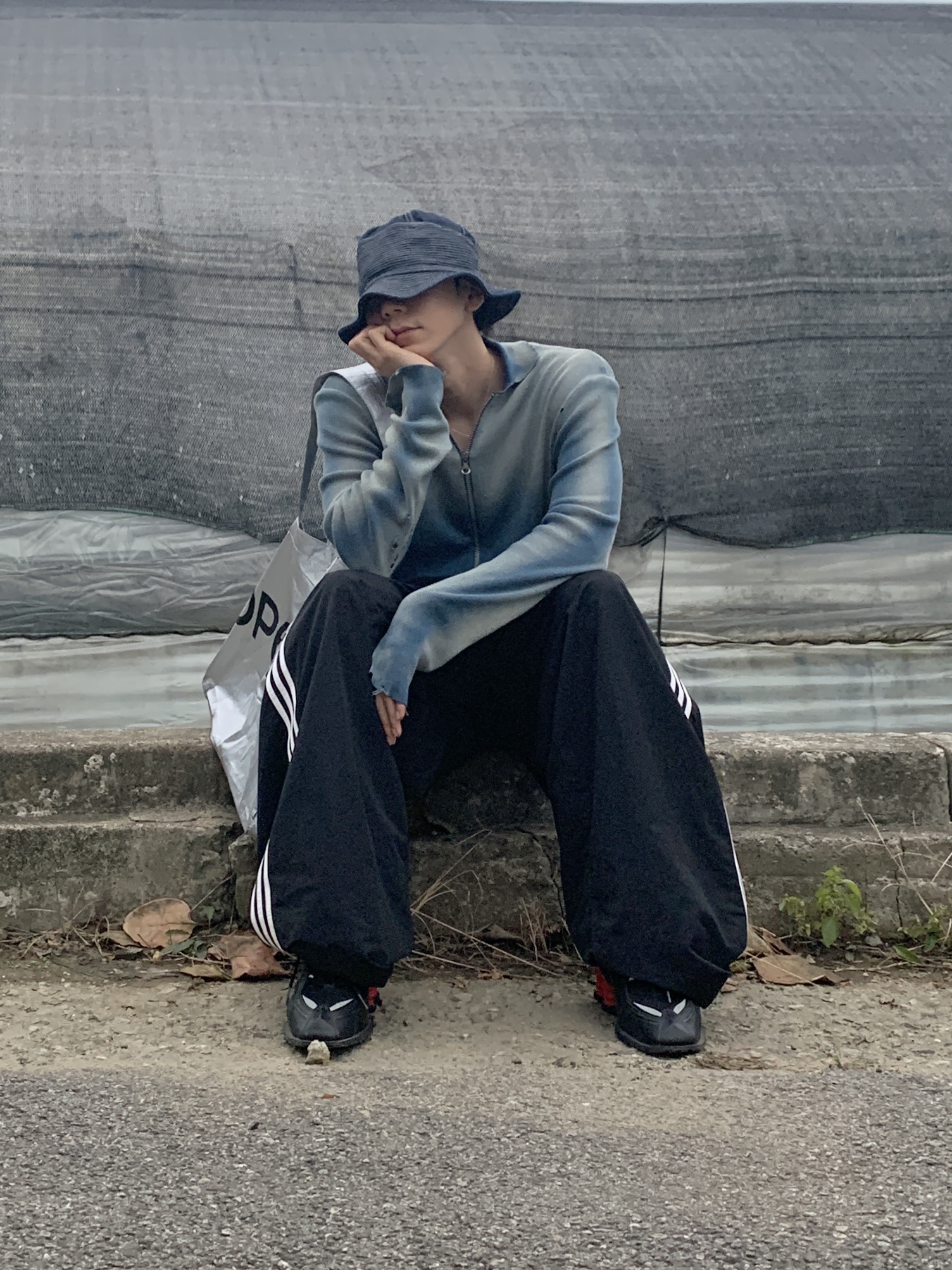 Kapital Chino The Old Man And The Sea Hat Crash Remake Navy, Balenciaga x Adidas Tracksuit Trousers Black 착용 스타일 - 4