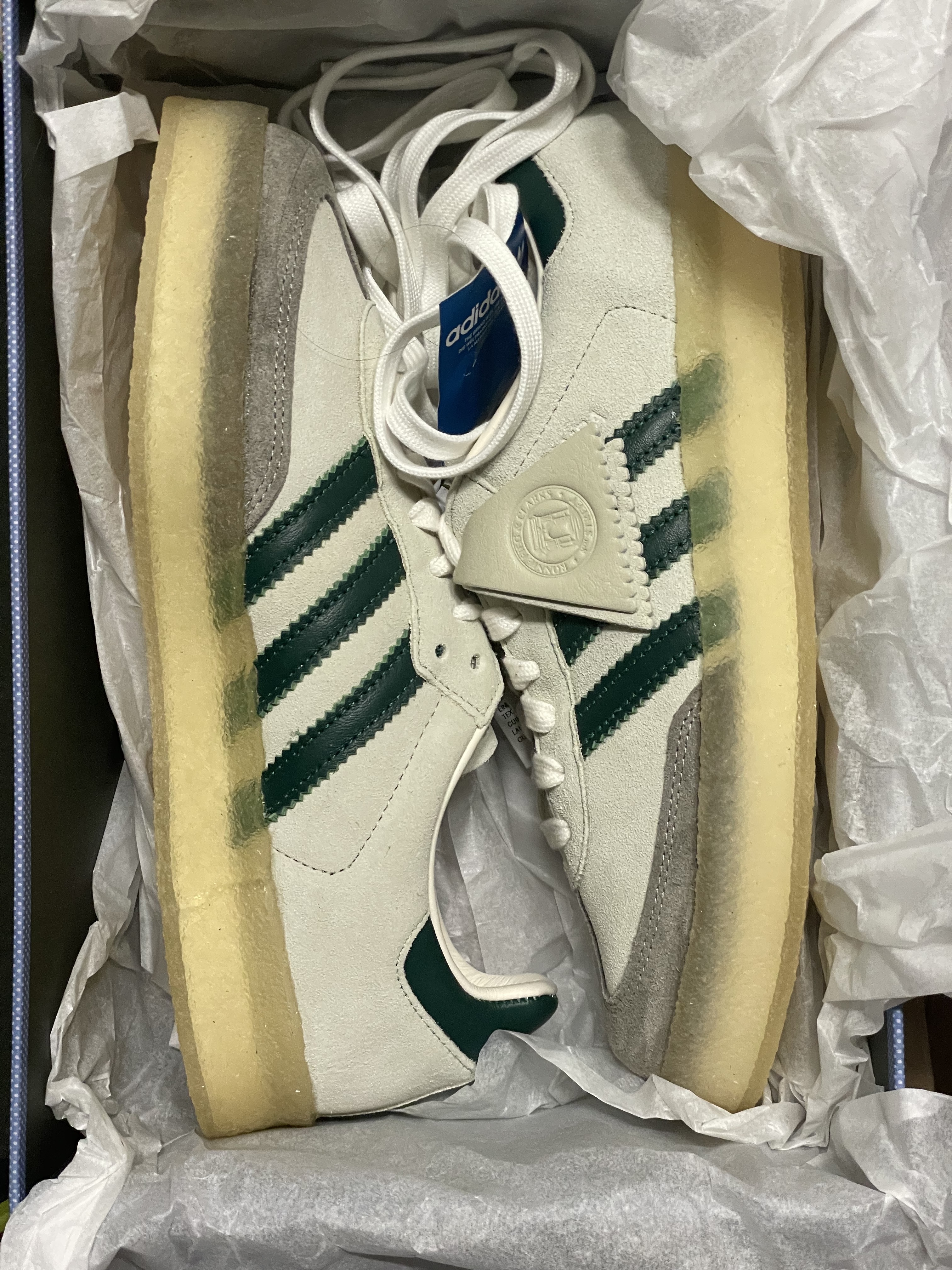 Adidas x Clarks x Ronnie Fieg 8th Street Samba Chalk White Green 착용 스타일 - 4