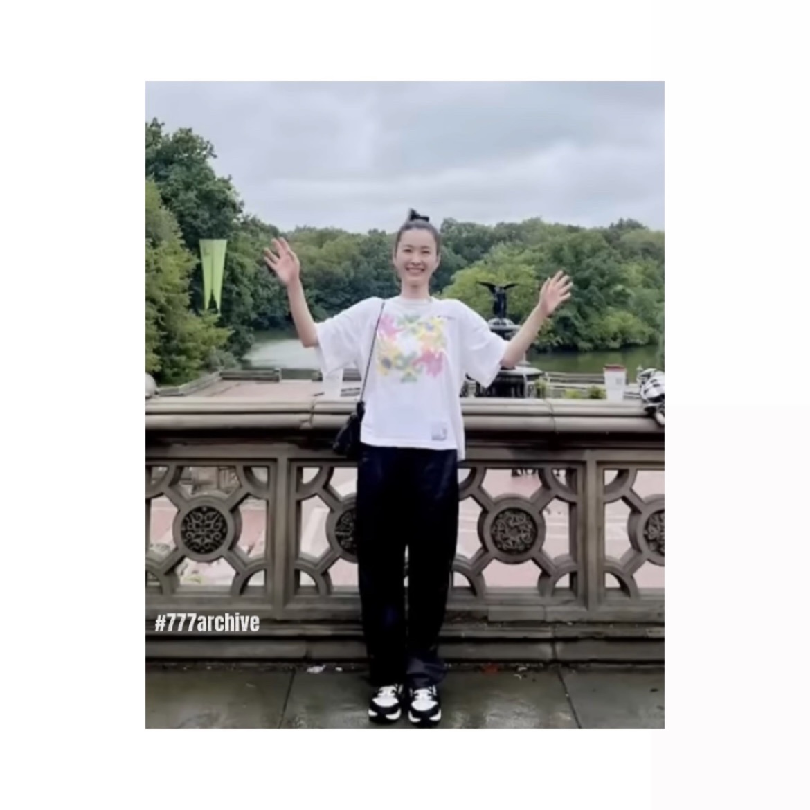 (W) Nike Zoom Vomero 5 Wolf Grey and Black, [KREAM 단독] Monamhee Creami Keyring Cream 착용 스타일 - 1