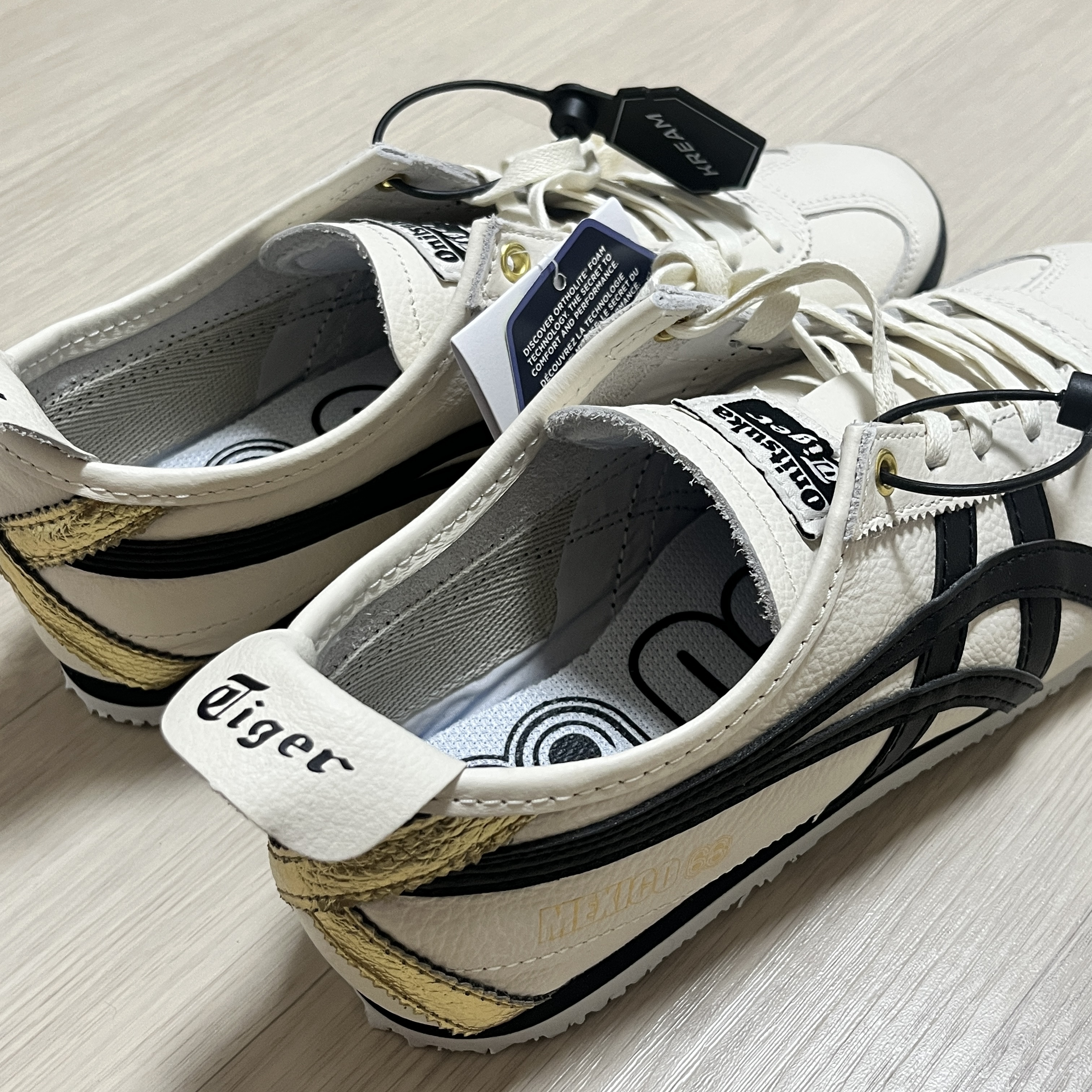 Onitsuka Tiger Mexico 66 Cream Black 착용 스타일 - 2