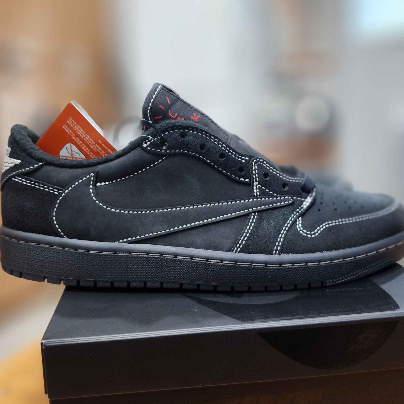 Jordan 1 x Travis Scott Retro Low OG SP Black Phantom 착용 스타일 - 4