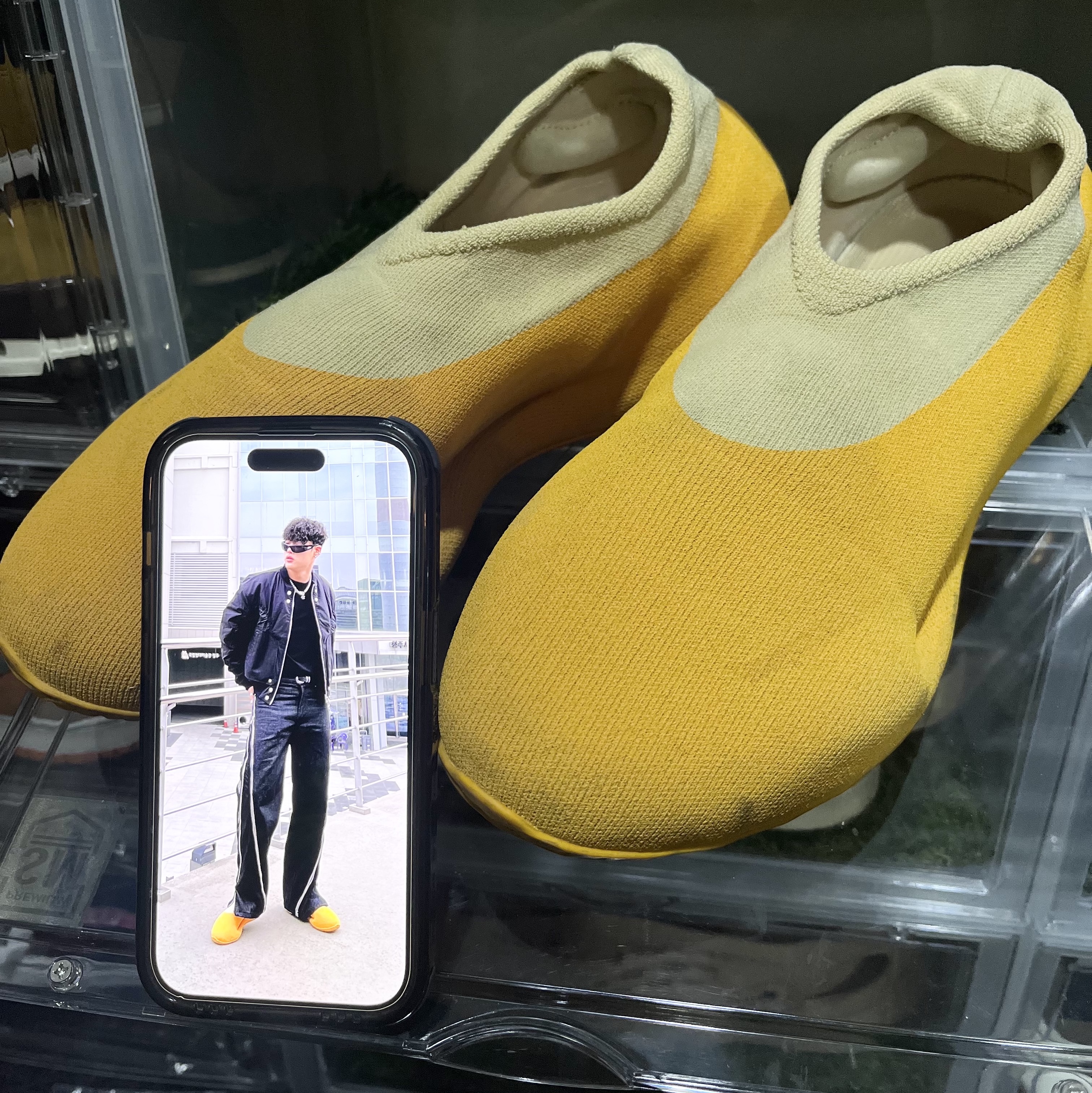 Adidas Yeezy Knit RNR Sulfur 착용 스타일