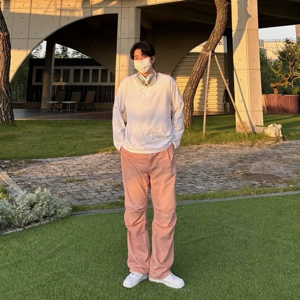 Nike Air Force 1 '07 Low White, Apple AirPods Max Lightning Silver (Korean Ver.) 착용 스타일 - 1