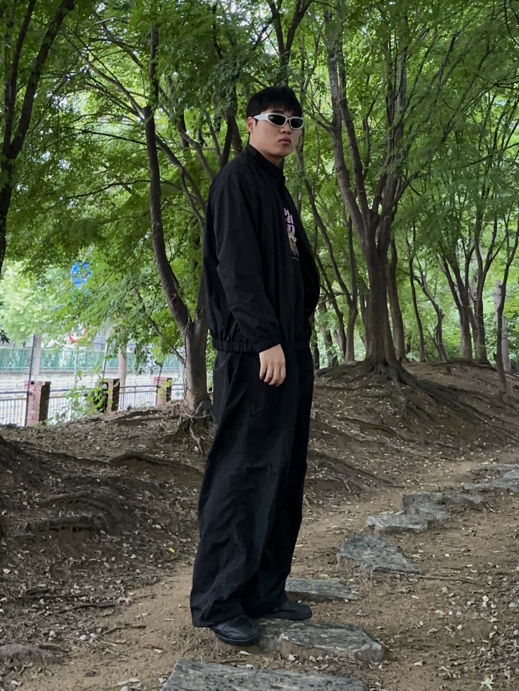 Nike Air Force 1 '07 Low Triple Black 착용 스타일 - 2