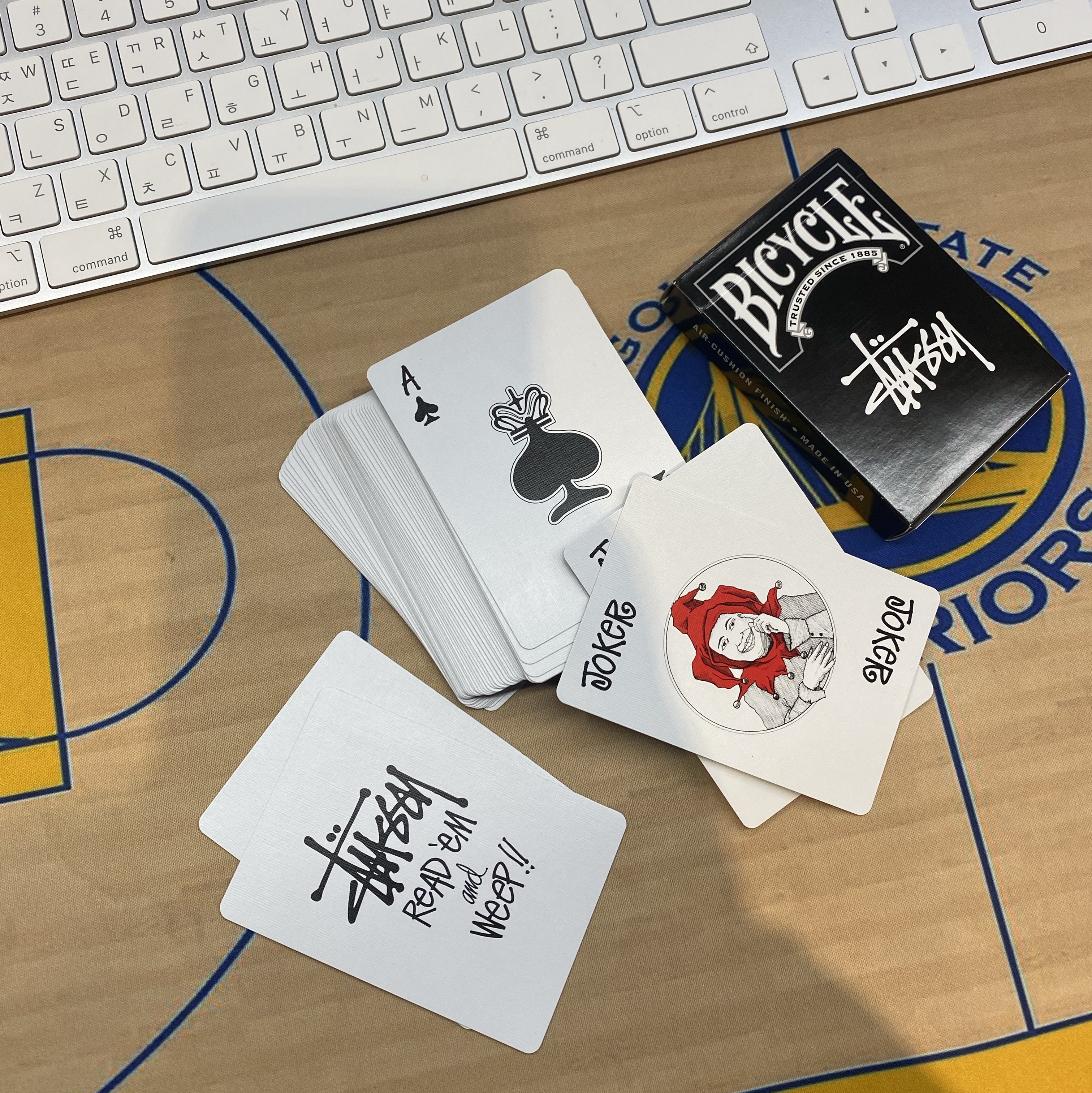 Stussy Playing Cards Black 착용 스타일