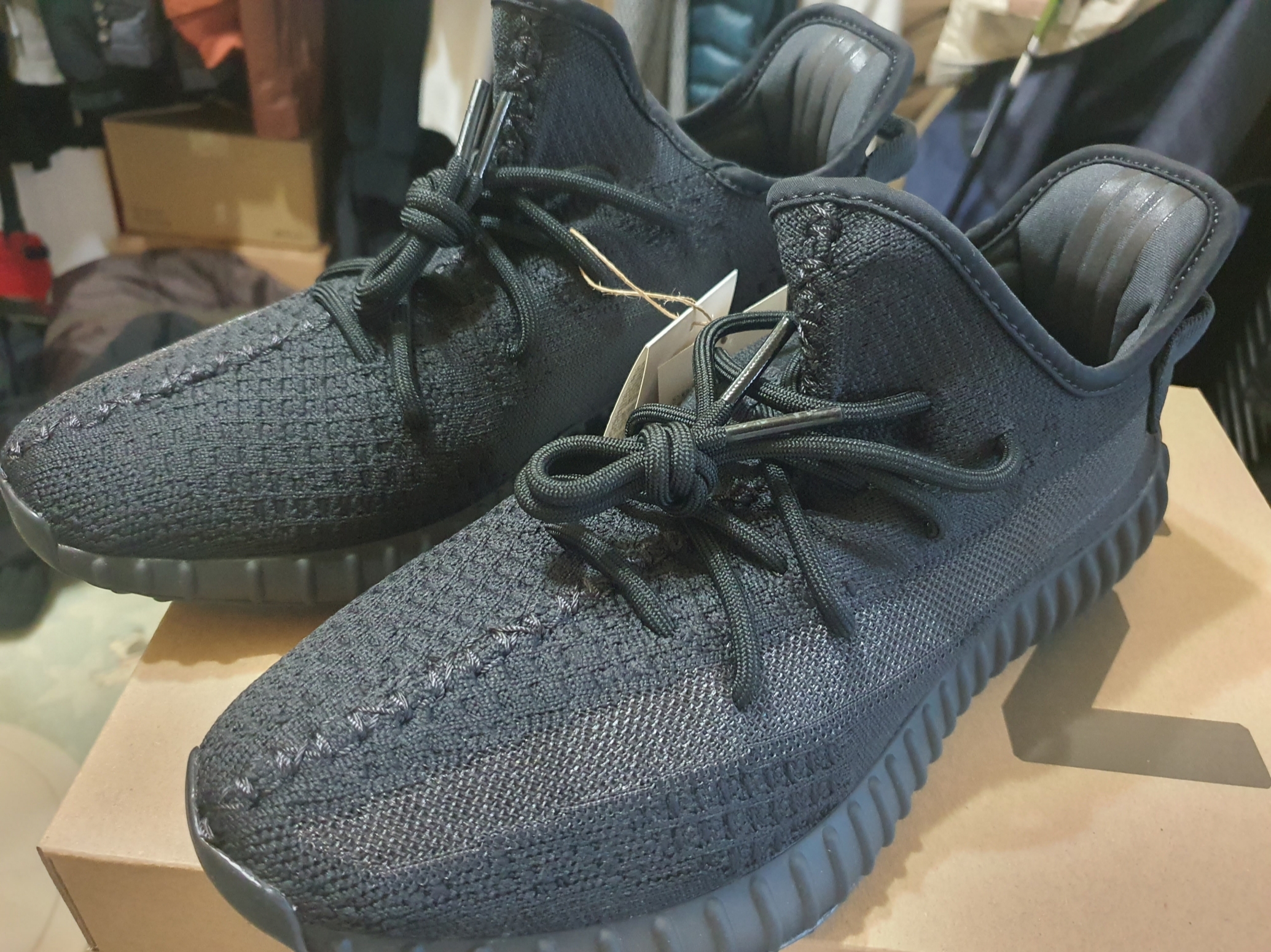 Adidas Yeezy Boost 350 V2 Onyx 착용 스타일