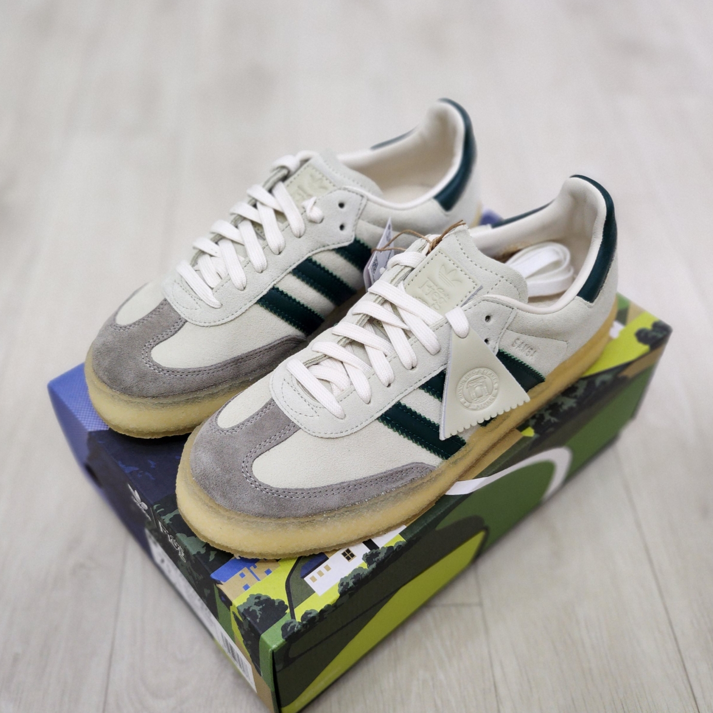Adidas x Clarks x Ronnie Fieg 8th Street Samba Chalk White Green 착용 스타일 - 2