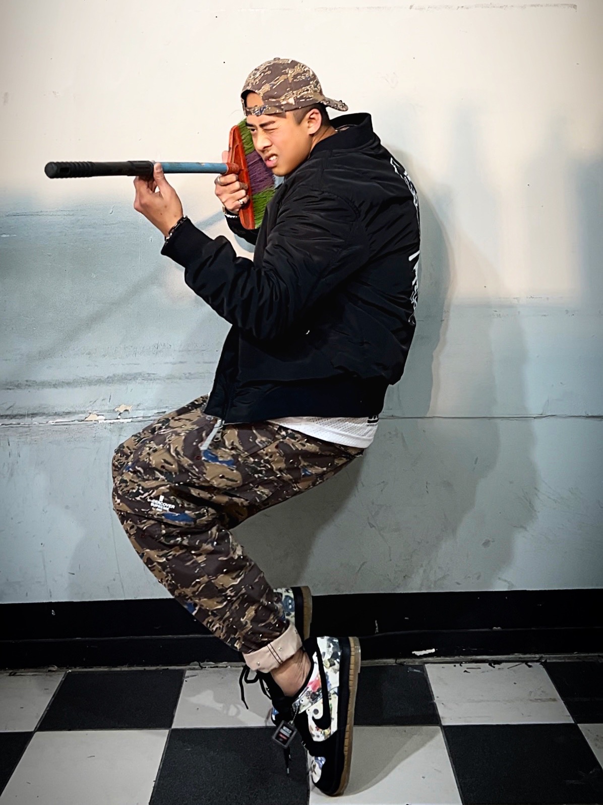 Supreme x Undercover Studded 6-Panel Brown Camo - 23SS, Supreme x Undercover Studded Cargo Pant Brown - 23SS 착용 스타일 - 2