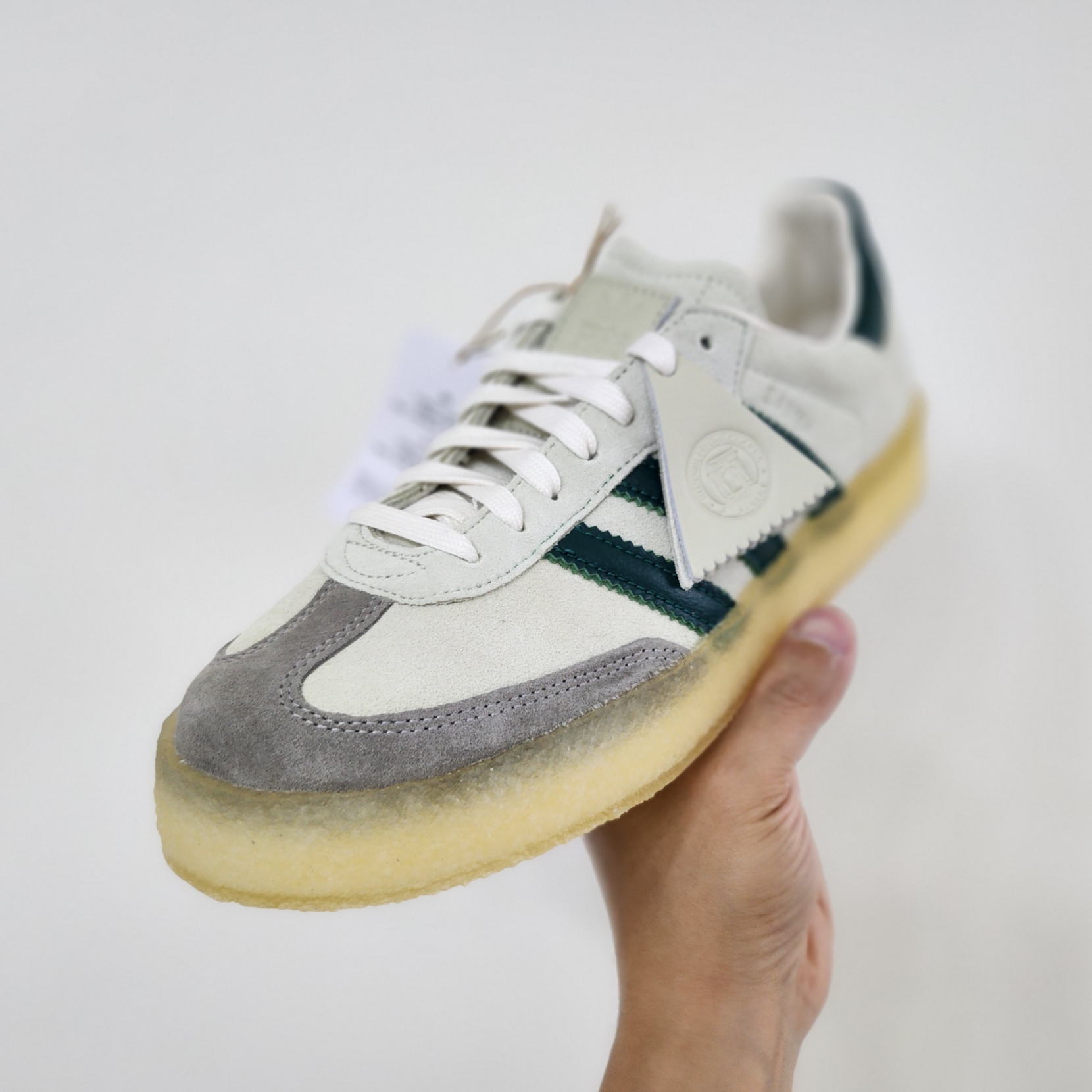 Adidas x Clarks x Ronnie Fieg 8th Street Samba Chalk White Green 착용 스타일 - 1