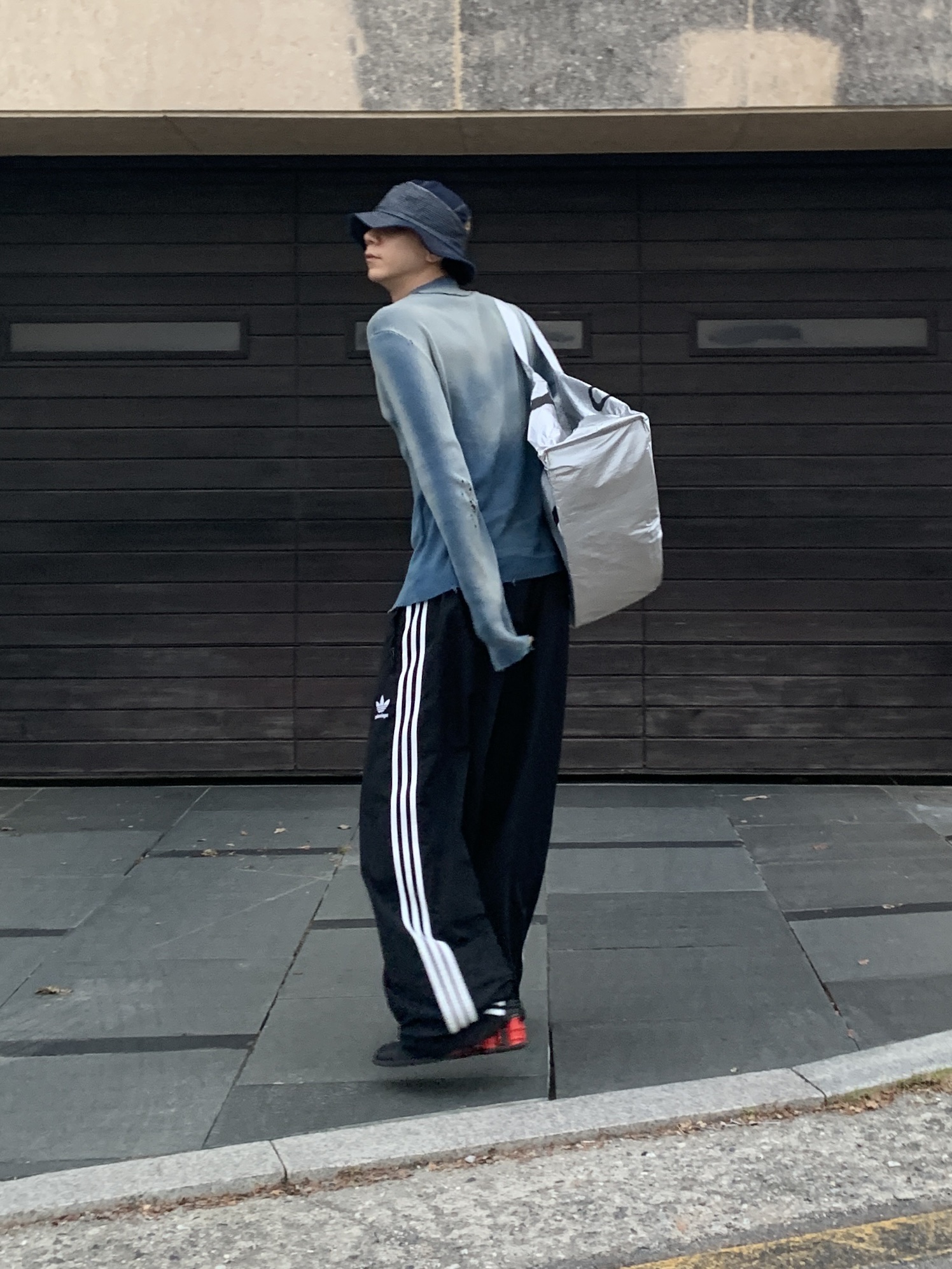 Kapital Chino The Old Man And The Sea Hat Crash Remake Navy, Balenciaga x Adidas Tracksuit Trousers Black 착용 스타일 - 2