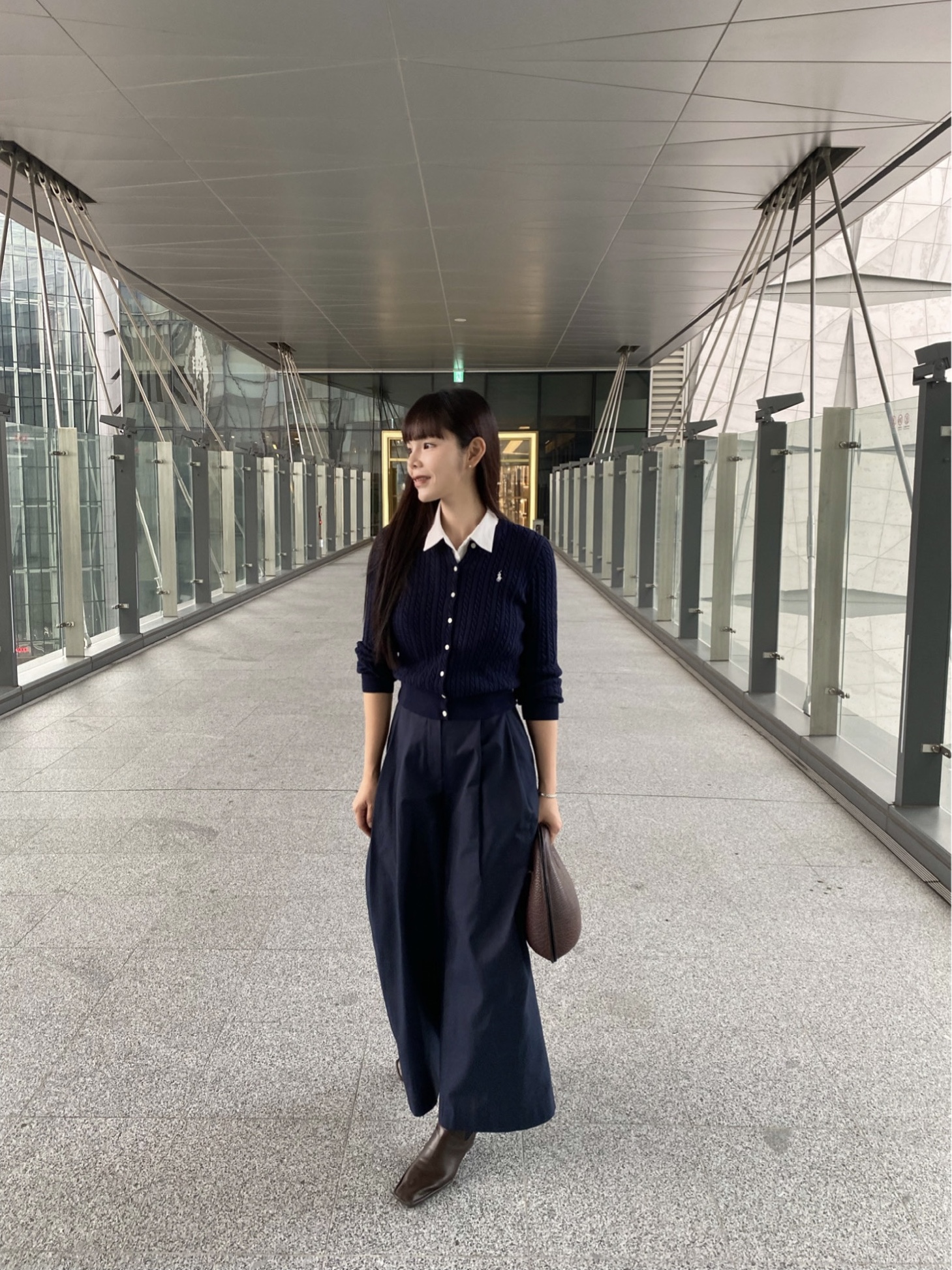 Lemaire Egg Bag Vegetable-Tanned Leather Black, [30% 적립] Polo Ralph Lauren Children Mini Cable Cotton Cardigan Hunter Navy 착용 스타일 - 3