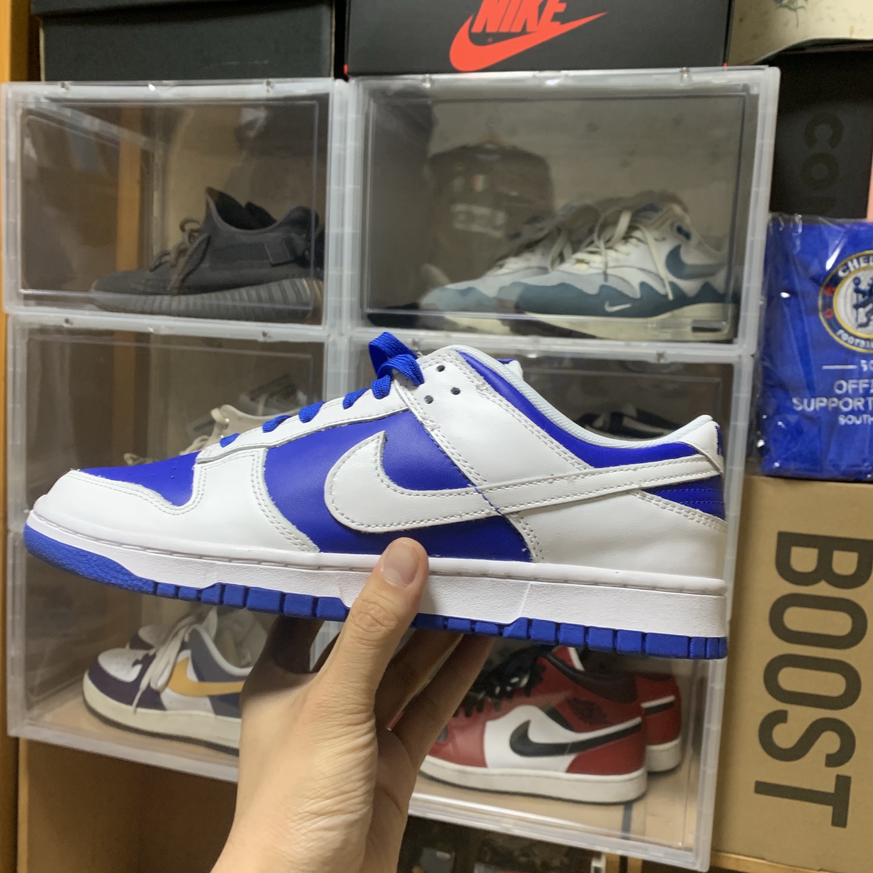 Nike Dunk Low Retro Racer Blue and White, Adidas Yeezy Boost 350 V2 Cinder 착용 스타일