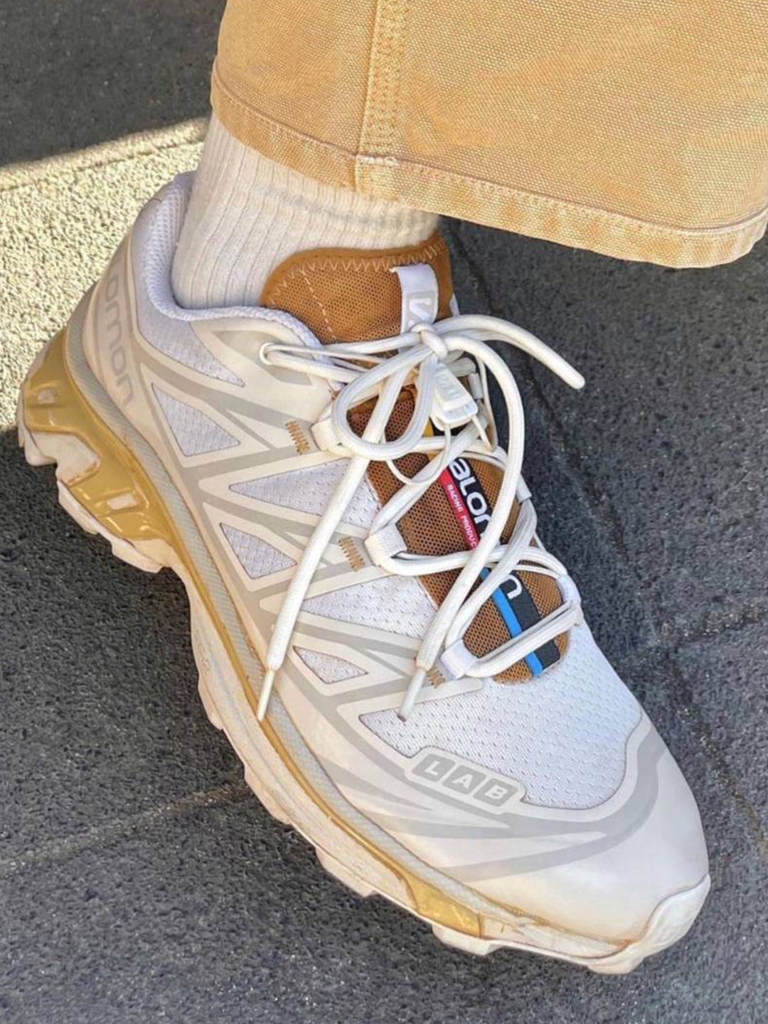 Salomon XT-4 Bitter Chocolate Mocha Mousse, Salomon XT-6 Dried Herb Deep Lichen Green 착용 스타일 - 6