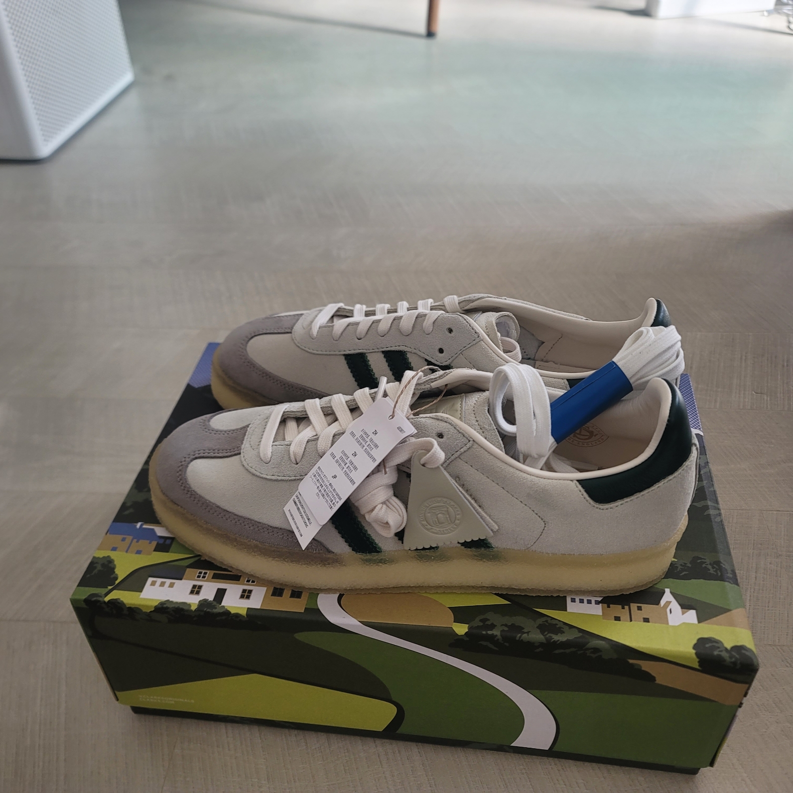 Adidas x Clarks x Ronnie Fieg 8th Street Samba Chalk White Green 착용 스타일 - 2
