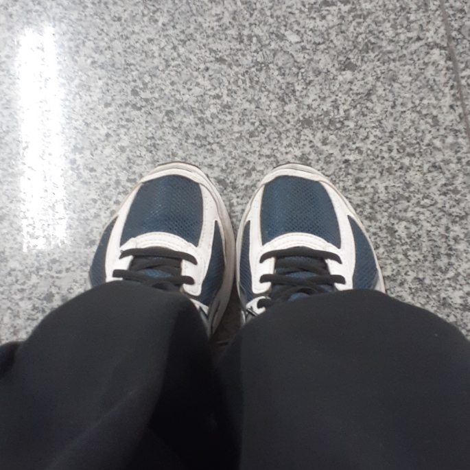 Asics Jog 100 S Navy Pure Silver - 2E Wide 착용 스타일
