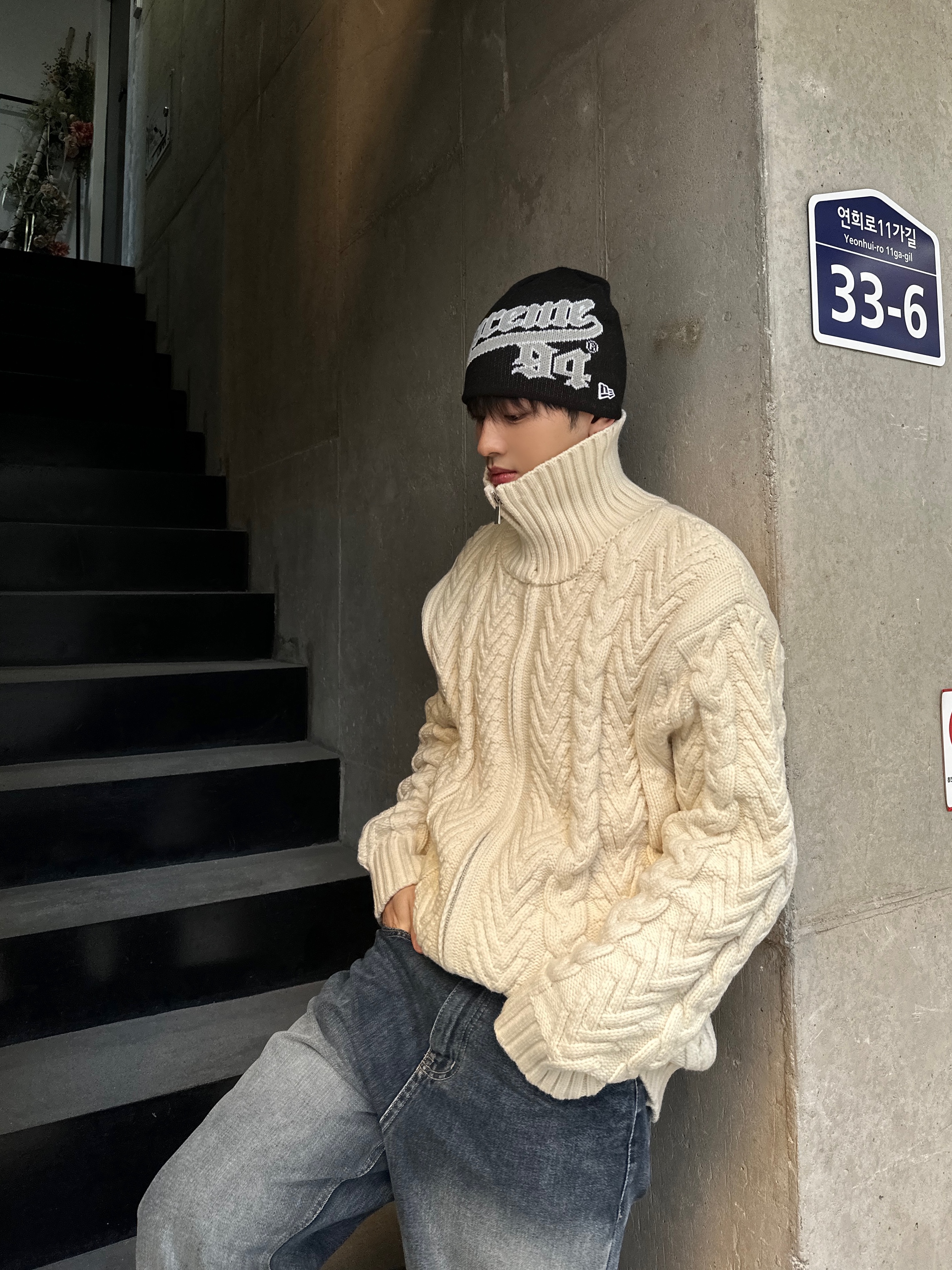 Supreme New Era Script Beanie Black - 22FW, Maison Mihara Yasuhiro Peterson OG Sole Canvas Low-top Sneakers Natural 착용 스타일 - 3