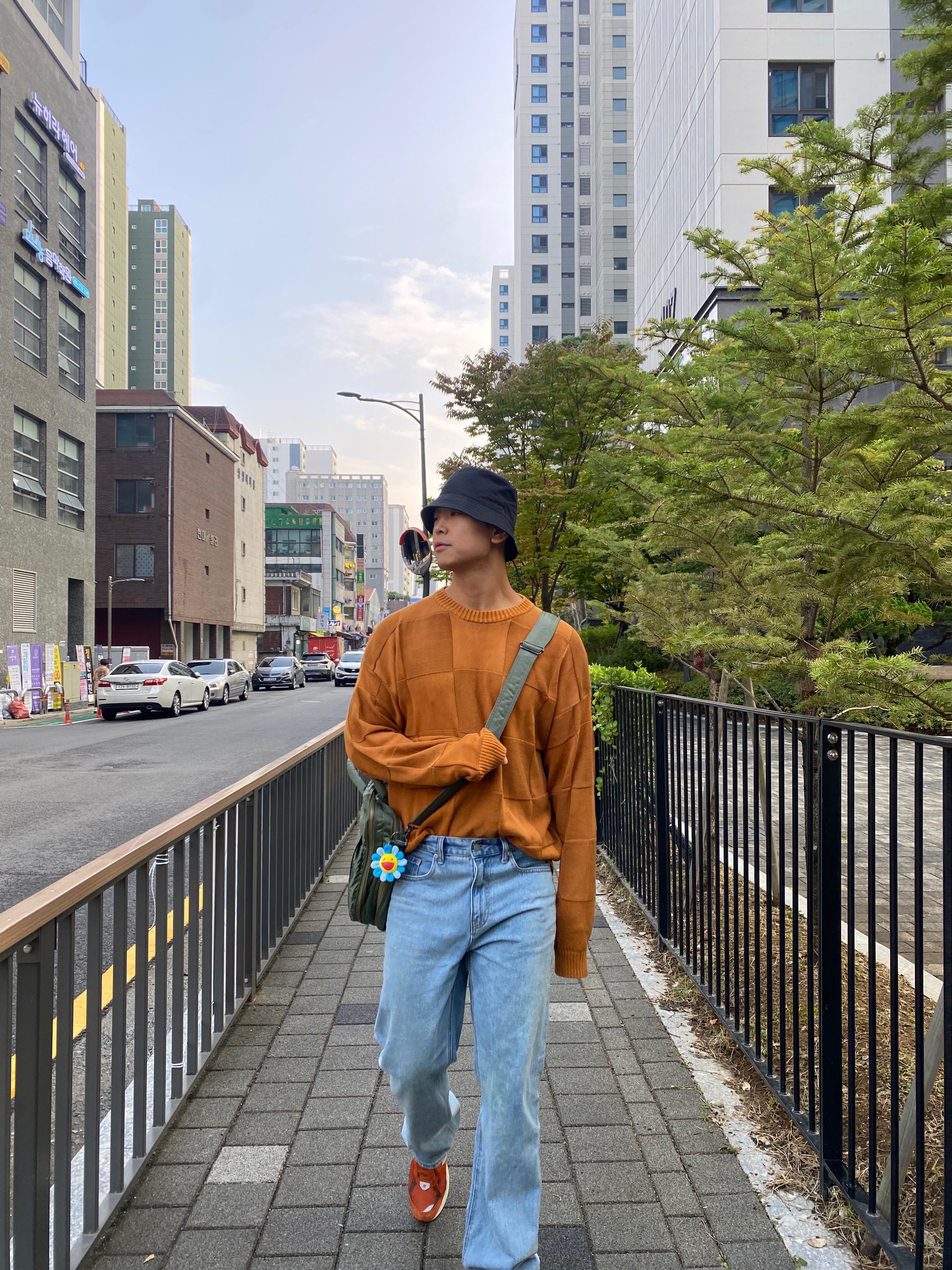Prada Re-Nylon Bucket Hat Black 착용 스타일 - 1