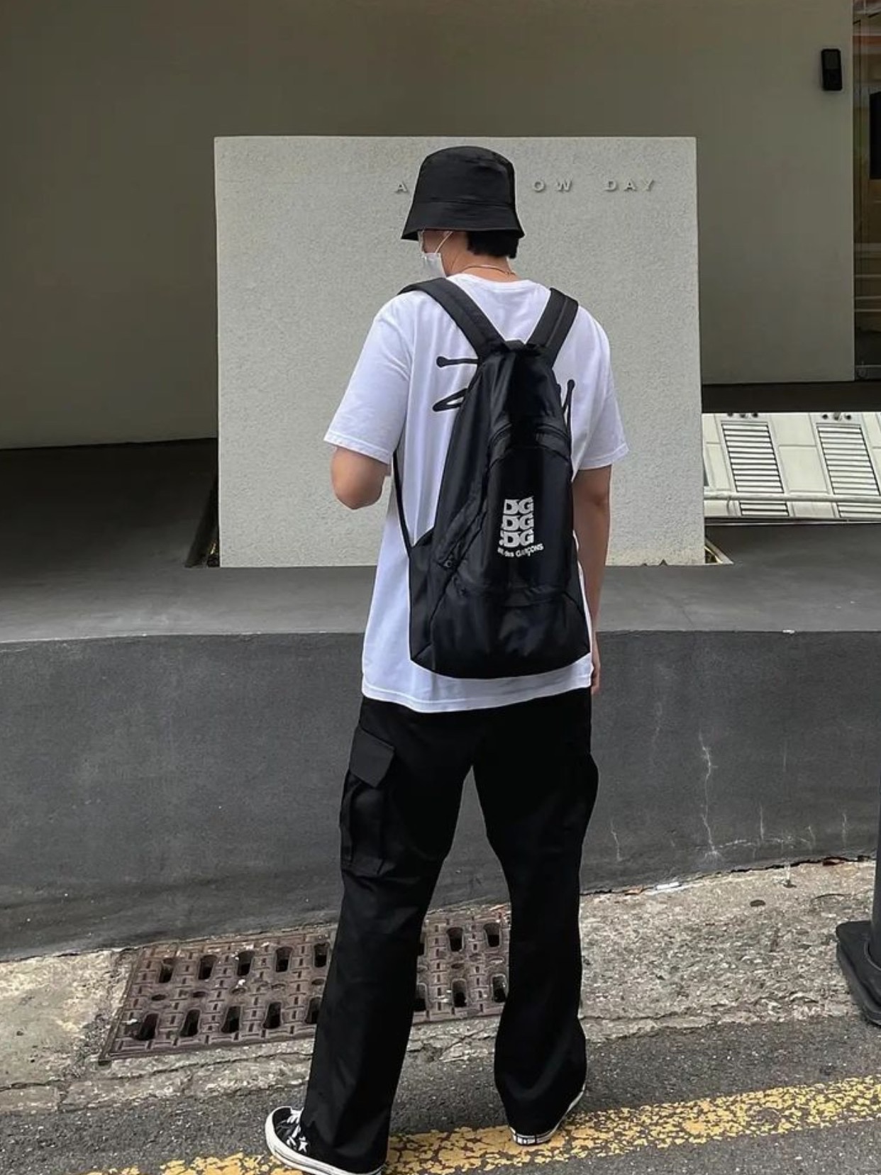 CDG Backpack Black 착용 스타일 - 2