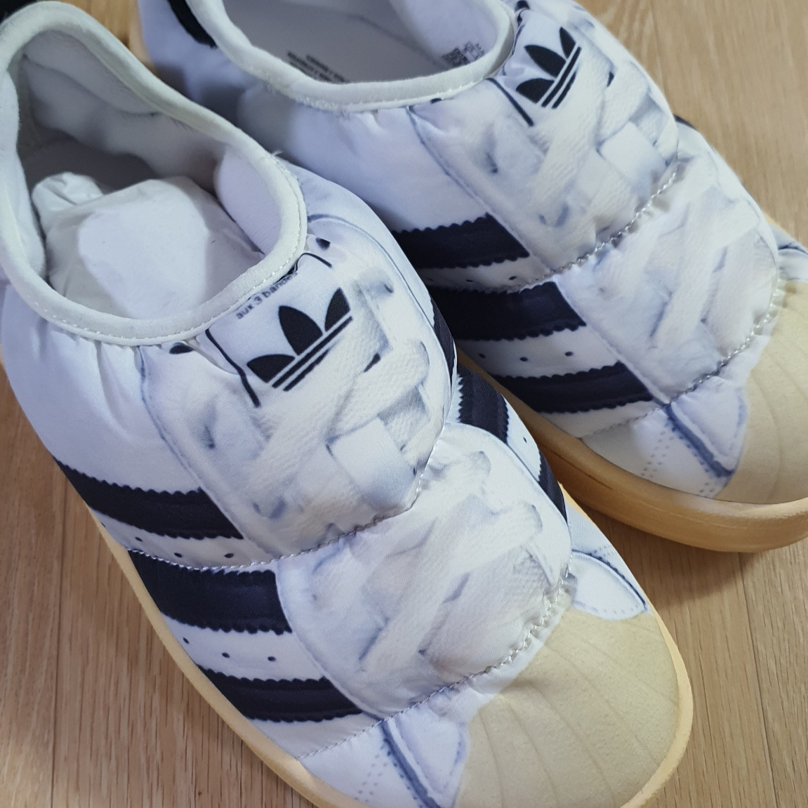 Adidas Puffylette Superstar Cloud White 착용 스타일
